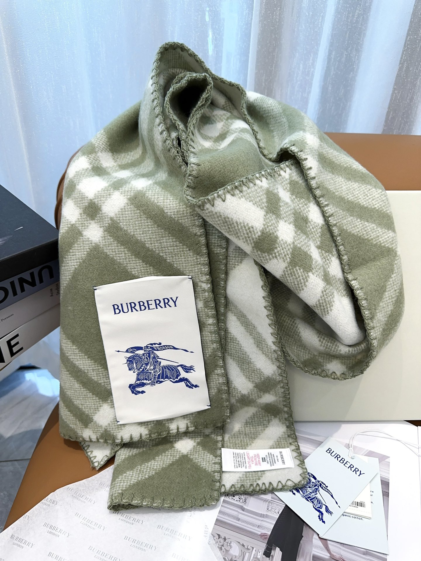 Burberry可遇不可求的王炸级单品绝对是独家级别工艺与材料完全与正品无区别粗犷耐用厚实保暖立体感十足