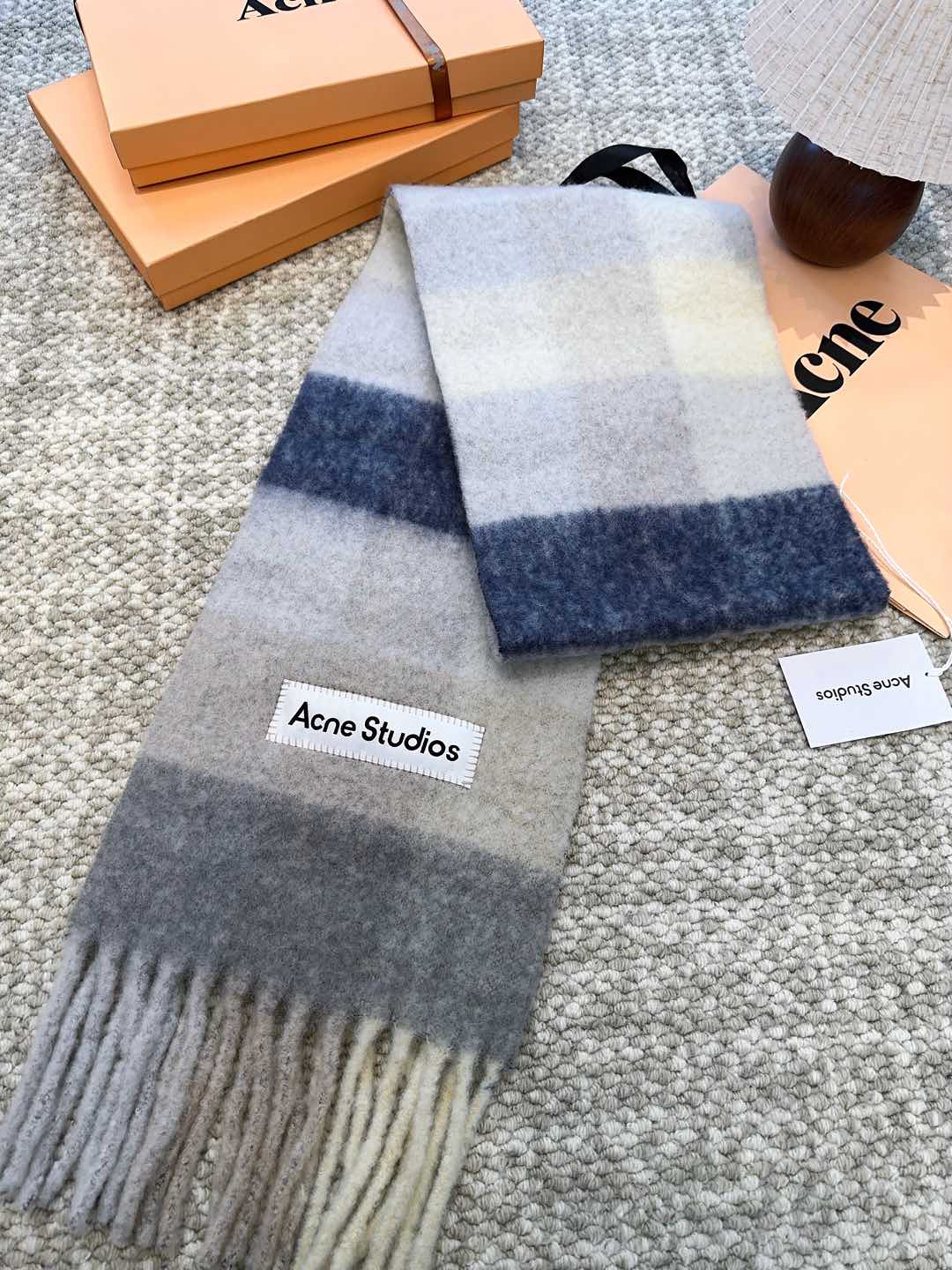 Review: ACNE’s New Mackerel Rainbow Scarf – Warm Stockholm Colors and High Quality Craftsmanship - 图片 6