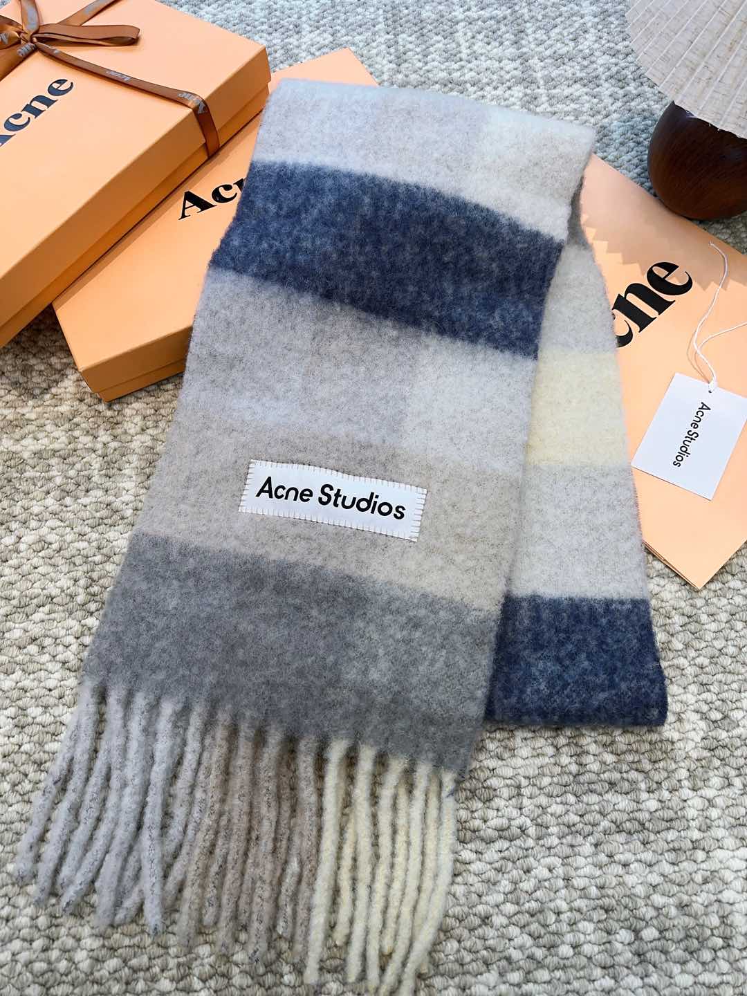 Review: ACNE’s New Mackerel Rainbow Scarf – Warm Stockholm Colors and High Quality Craftsmanship - 图片 8