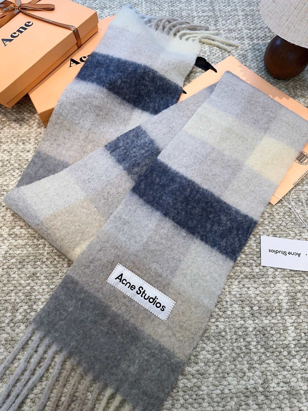 Review: ACNE’s New Mackerel Rainbow Scarf – Warm Stockholm Colors and High Quality Craftsmanship - 图片 9