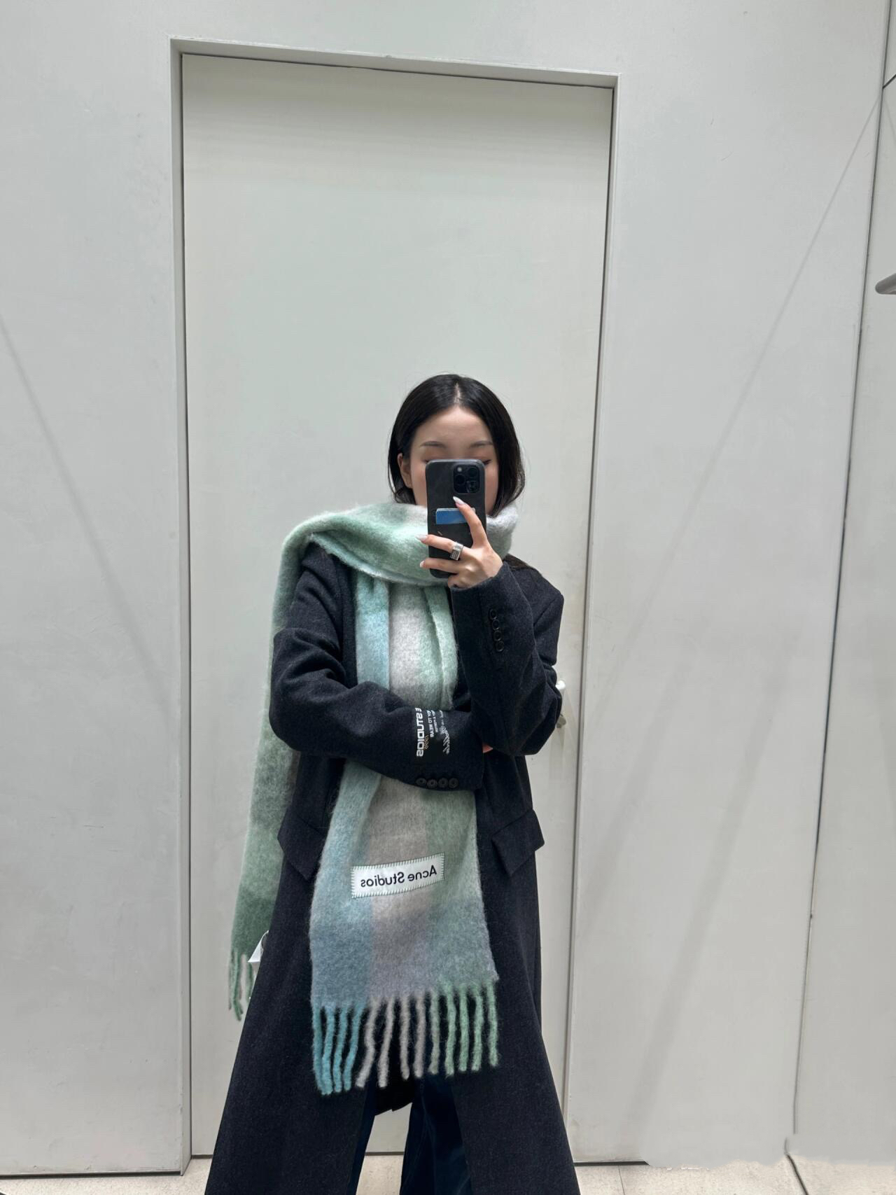 Review: ACNE’s New Mackerel Rainbow Scarf – Warm, Cozy, and Stylish Statement Piece