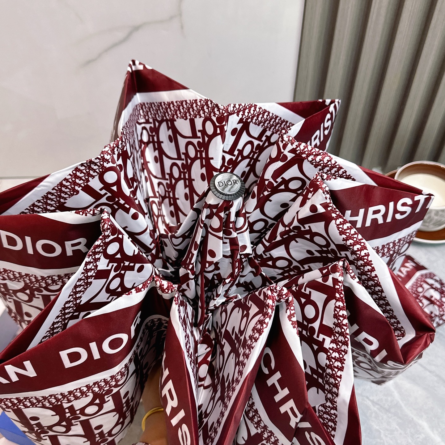  Dior（迪奥）新款爆款🔥 三折自动折叠晴雨伞 选用台湾进口UV防紫外线伞布 原单代工级品质  🌹