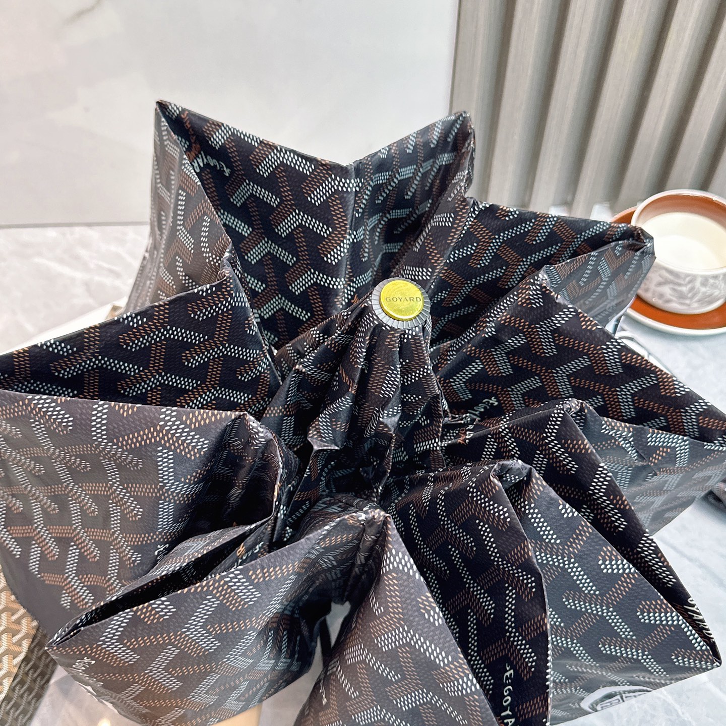   Goyard戈雅 三折防晒睛雨伞🔥🔥 夏季新款 全自动折叠晴雨伞 
内里黑色涂层防晒有效阻隔紫外线9