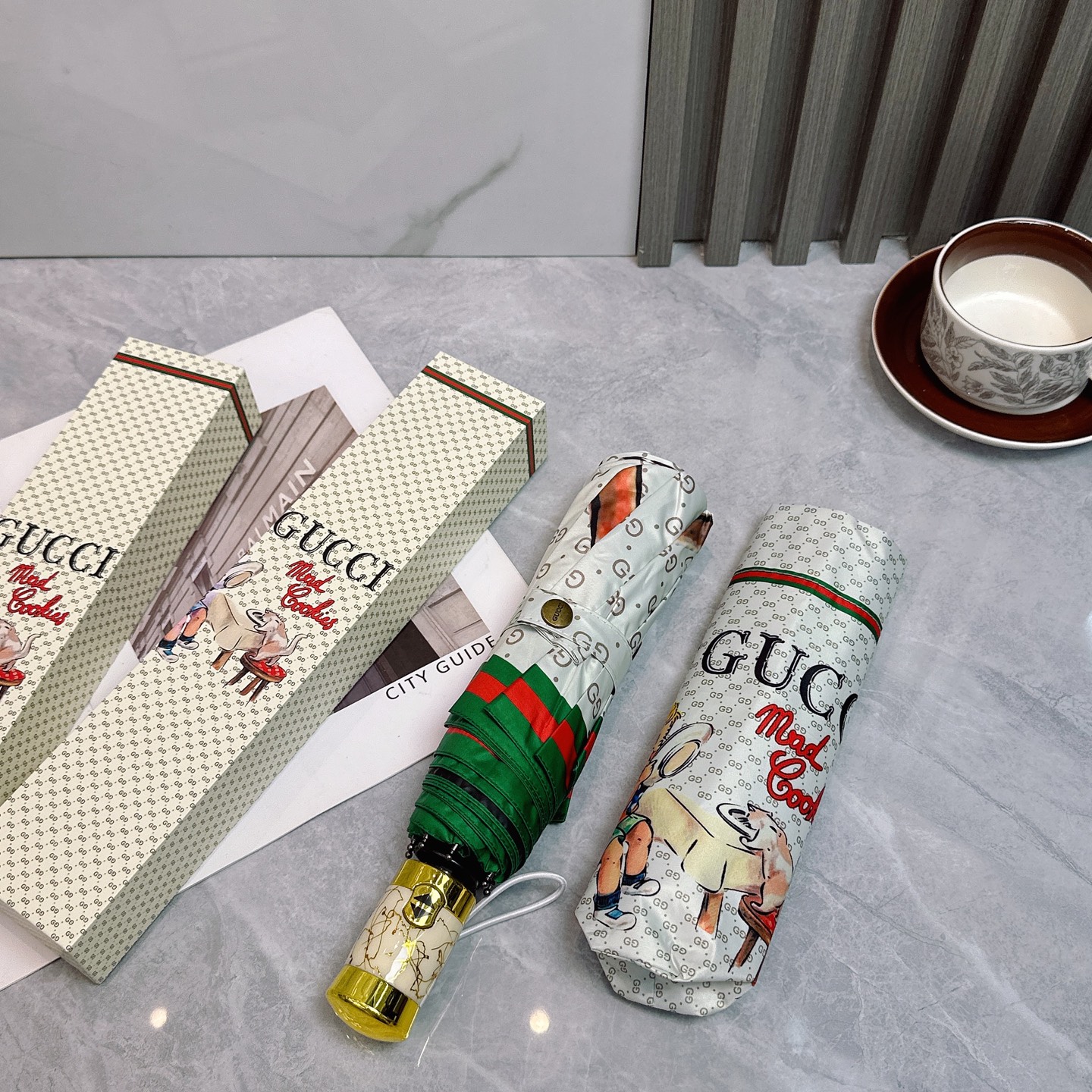  古驰Gucci 夏季新款 🔥🔥全自动折叠晴雨伞 
黑色涂层防晒有效阻隔紫外线99%，UPF>50 
所