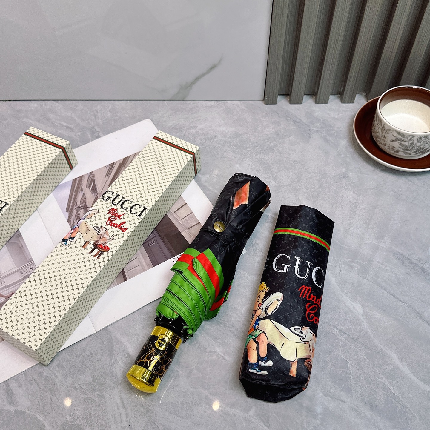  古驰Gucci 夏季新款 🔥🔥全自动折叠晴雨伞 
黑色涂层防晒有效阻隔紫外线99%，UPF>50 
所