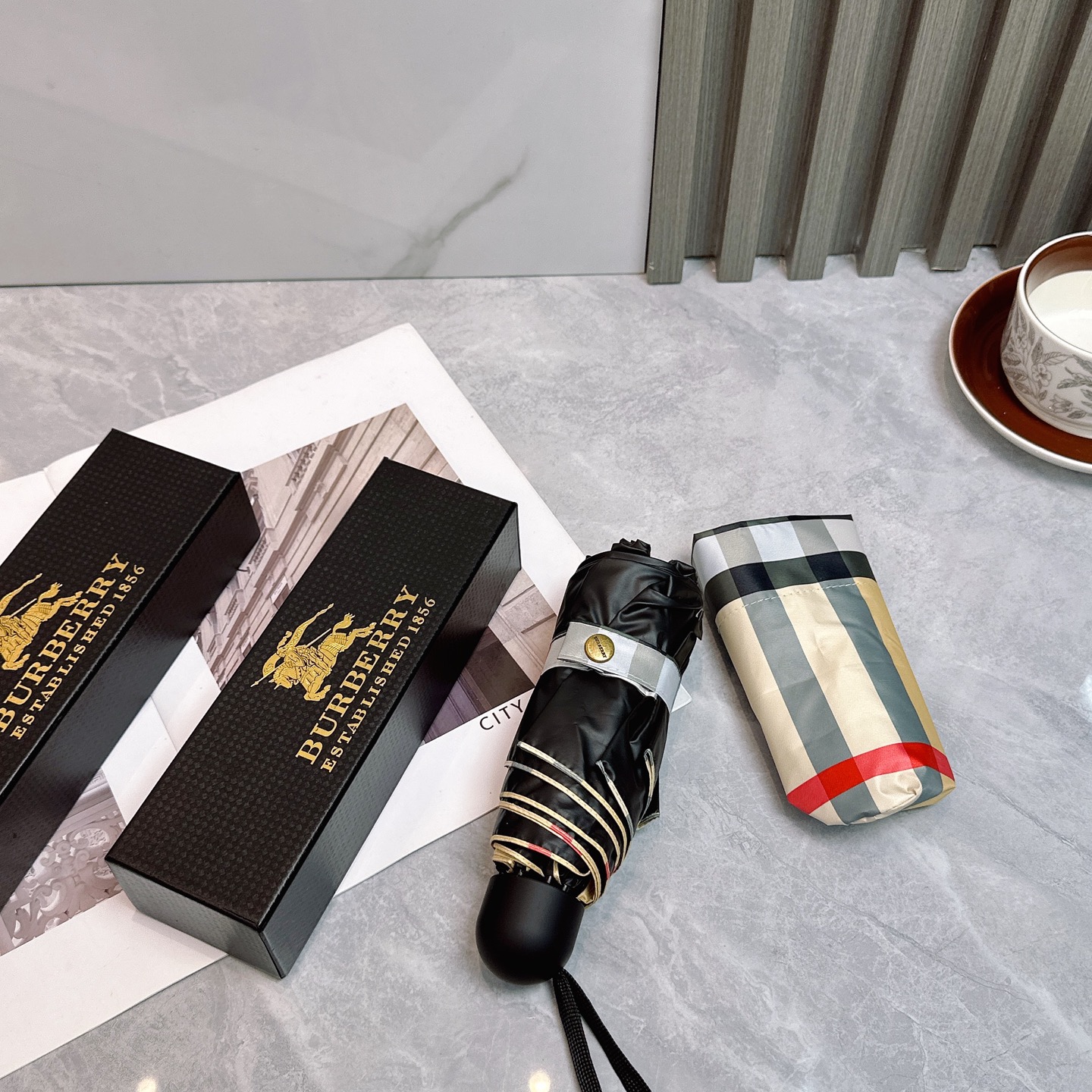   重磅推荐💥💥💥🔥🔥BURBERRY（巴宝莉）五折睛雨伞☂☂今年火最爆时尚单品 巴晴家雨伞特别值得骄就
