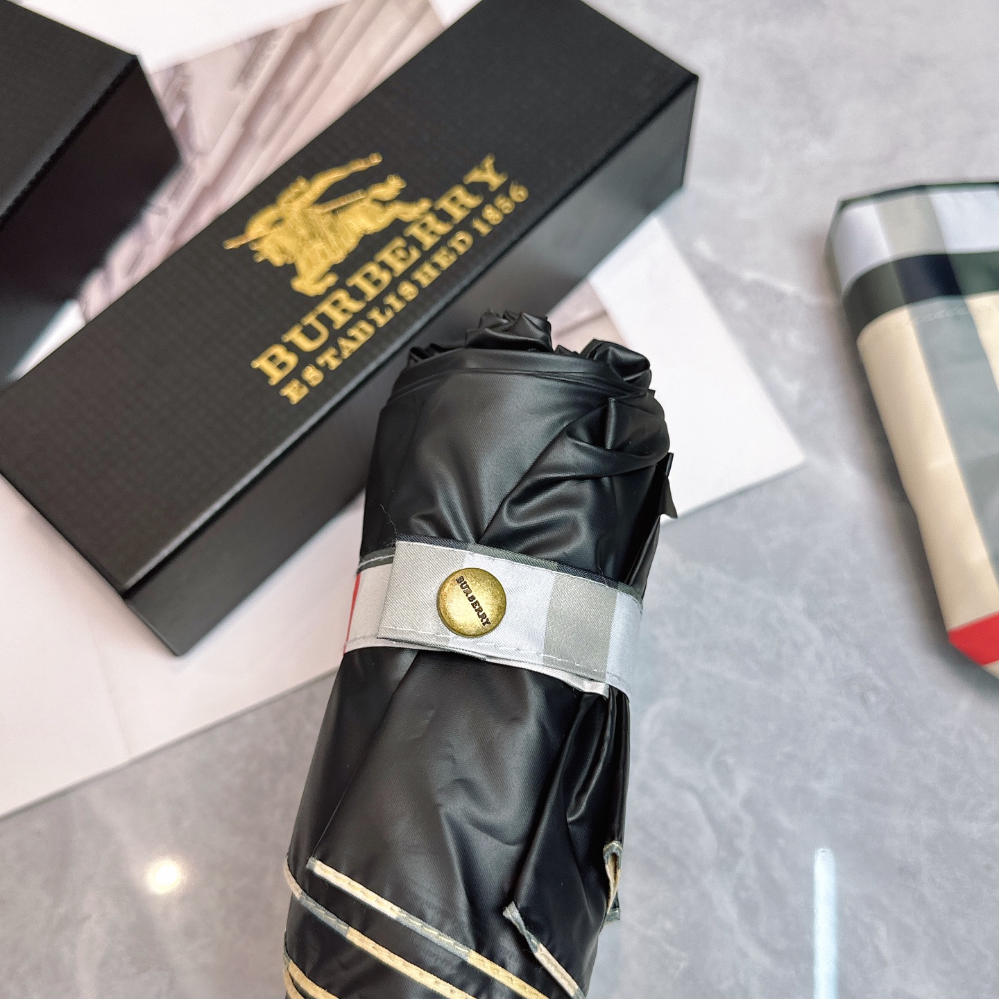   重磅推荐💥💥💥🔥🔥BURBERRY（巴宝莉）五折睛雨伞☂☂今年火最爆时尚单品 巴晴家雨伞特别值得骄就