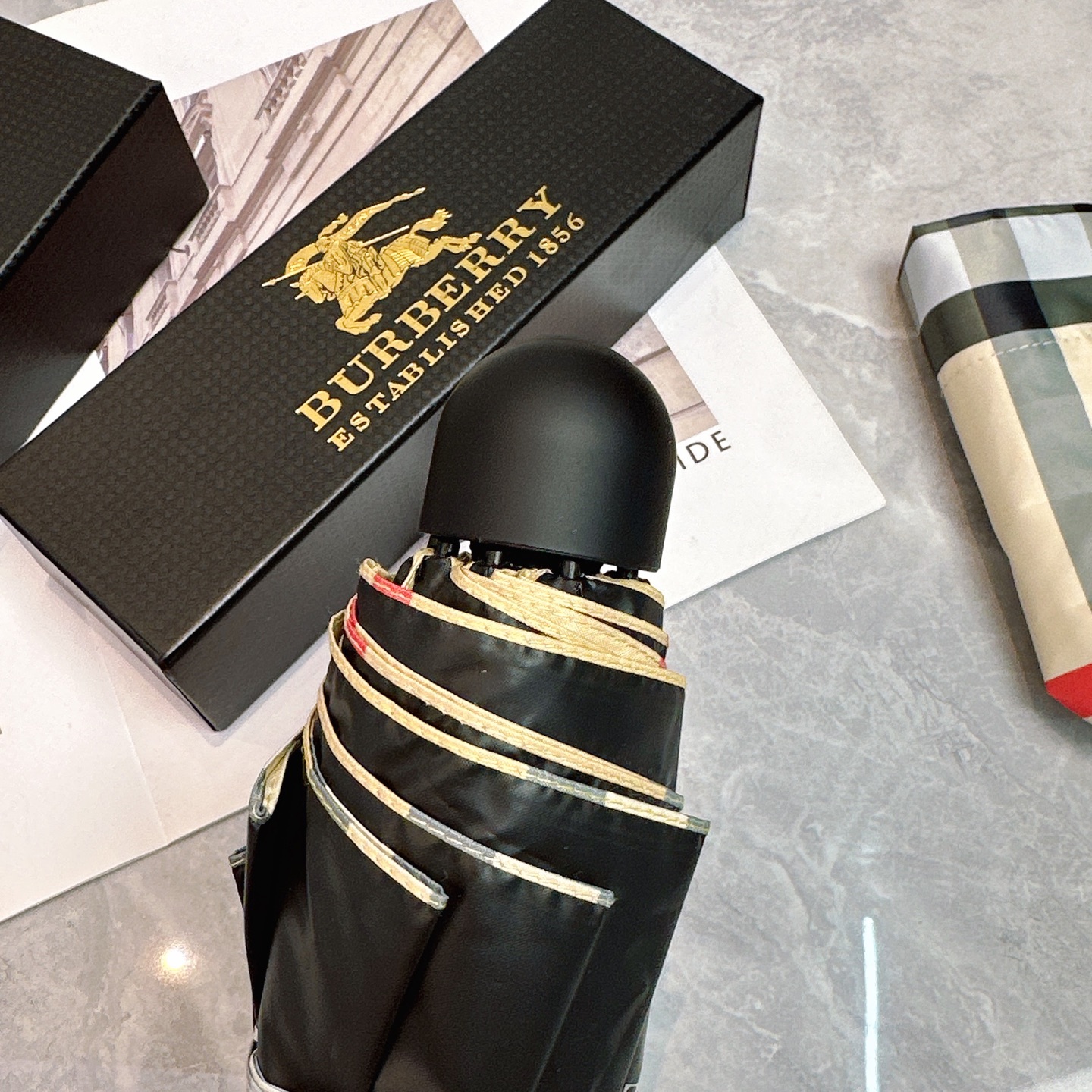   重磅推荐💥💥💥🔥🔥BURBERRY（巴宝莉）五折睛雨伞☂☂今年火最爆时尚单品 巴晴家雨伞特别值得骄就