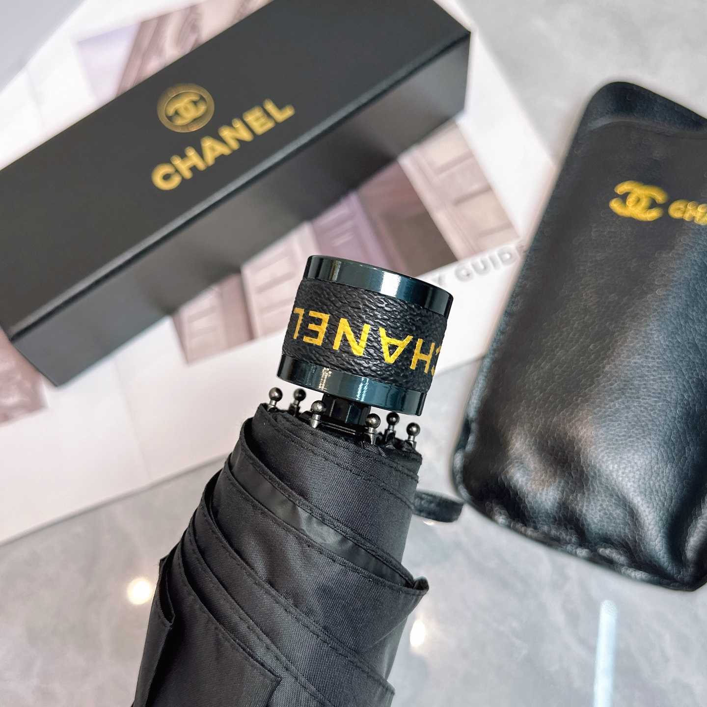  CHANEL（香奈儿）新款 五折 折叠晴雨伞  时尚原单代工品质 细节精致 看得见的品质 打破一成不变