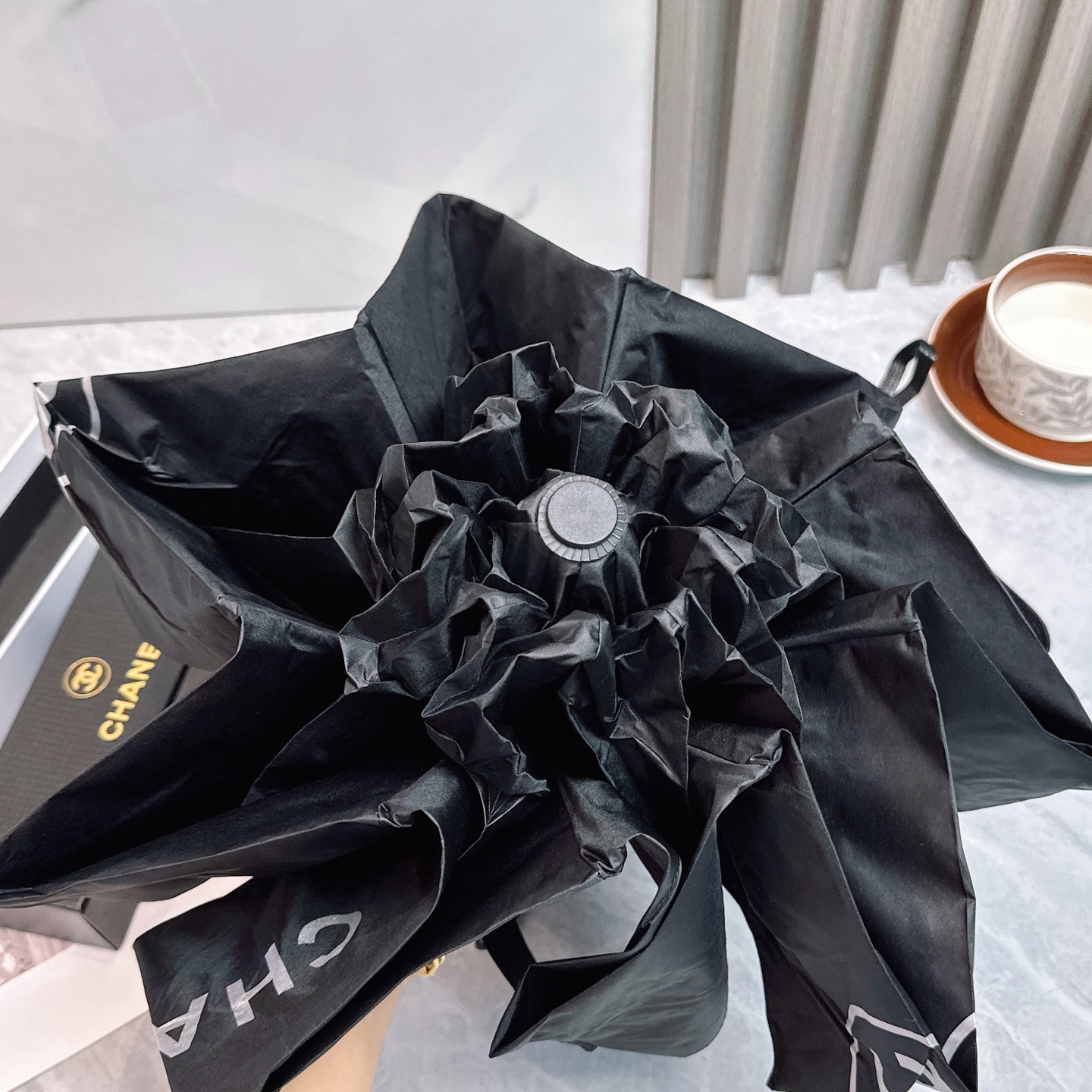  CHANEL（香奈儿）新款 五折 折叠晴雨伞  时尚原单代工品质 细节精致 看得见的品质 打破一成不变