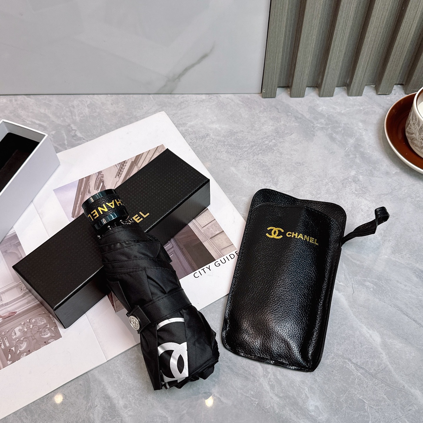  CHANEL（香奈儿）新款 五折 折叠晴雨伞  时尚原单代工品质 细节精致 看得见的品质 打破一成不变