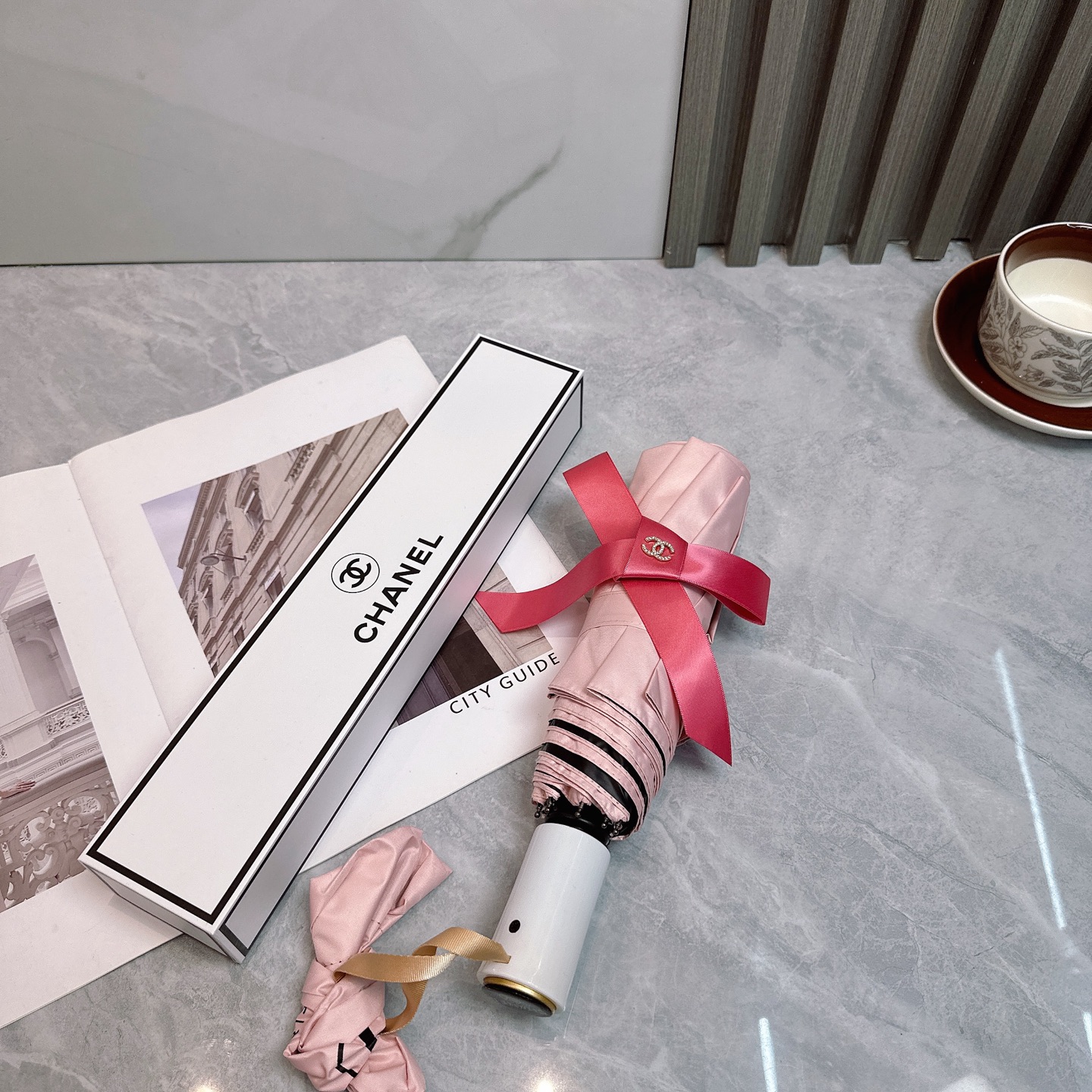  CHANEL（香奈儿）2025夏季新款 全自动折叠晴雨伞 
黑色涂层防晒有效阻隔紫外线99%，UPF>