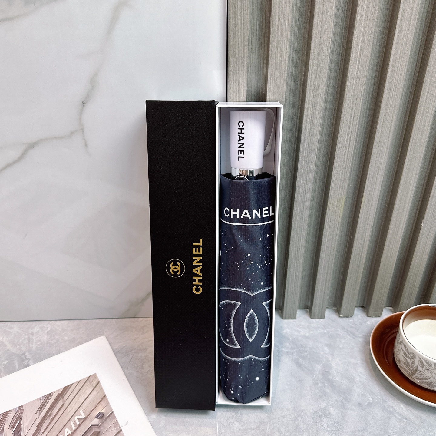  CHANEL（香奈儿）夏季新款 全自动折叠晴雨伞 
黑色涂层防晒有效阻隔紫外线99%，UPF>50 
