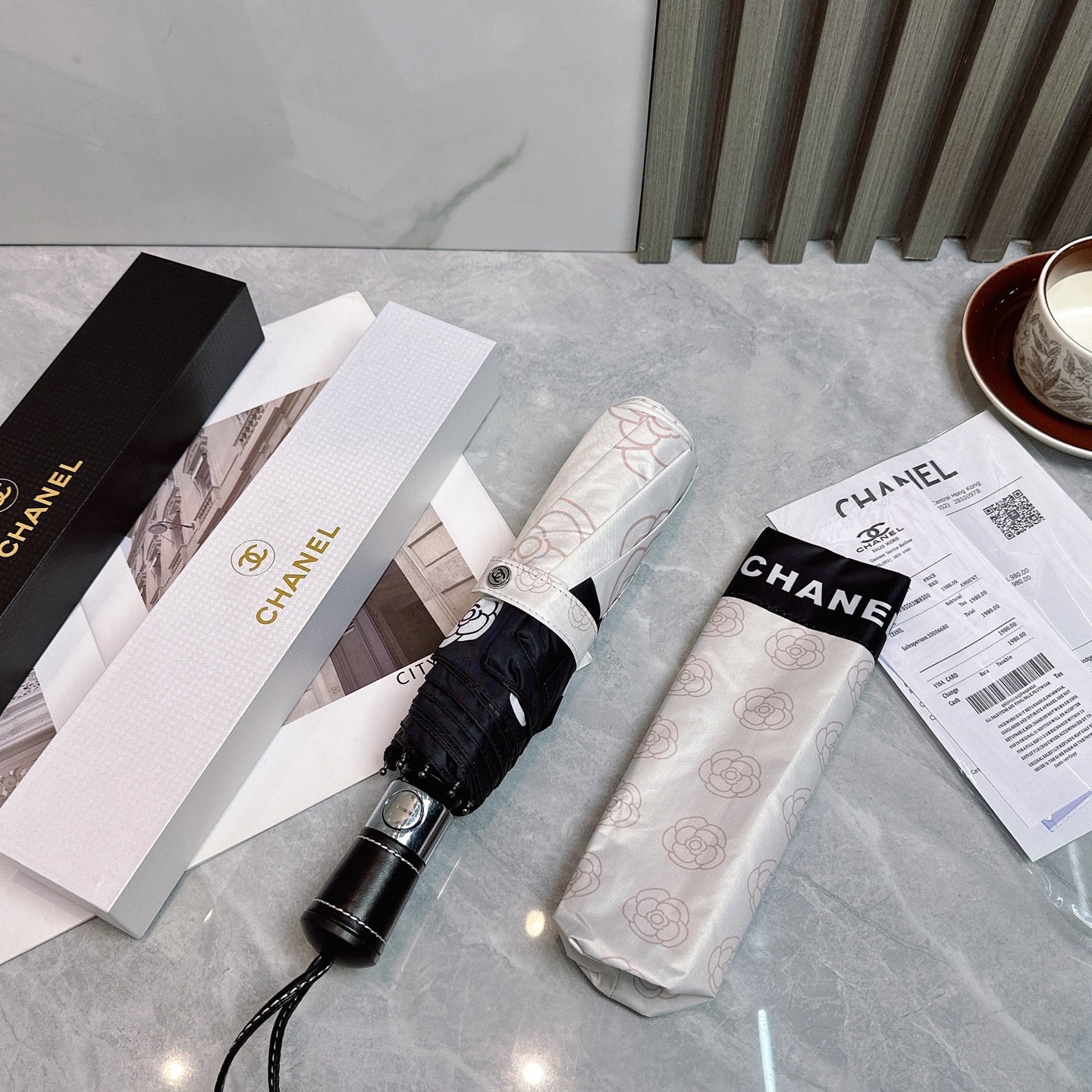  CHANEL（香奈儿）夏季新款 2025全自动折叠晴雨伞 
黑色涂层防晒有效阻隔紫外线99%，UPF>