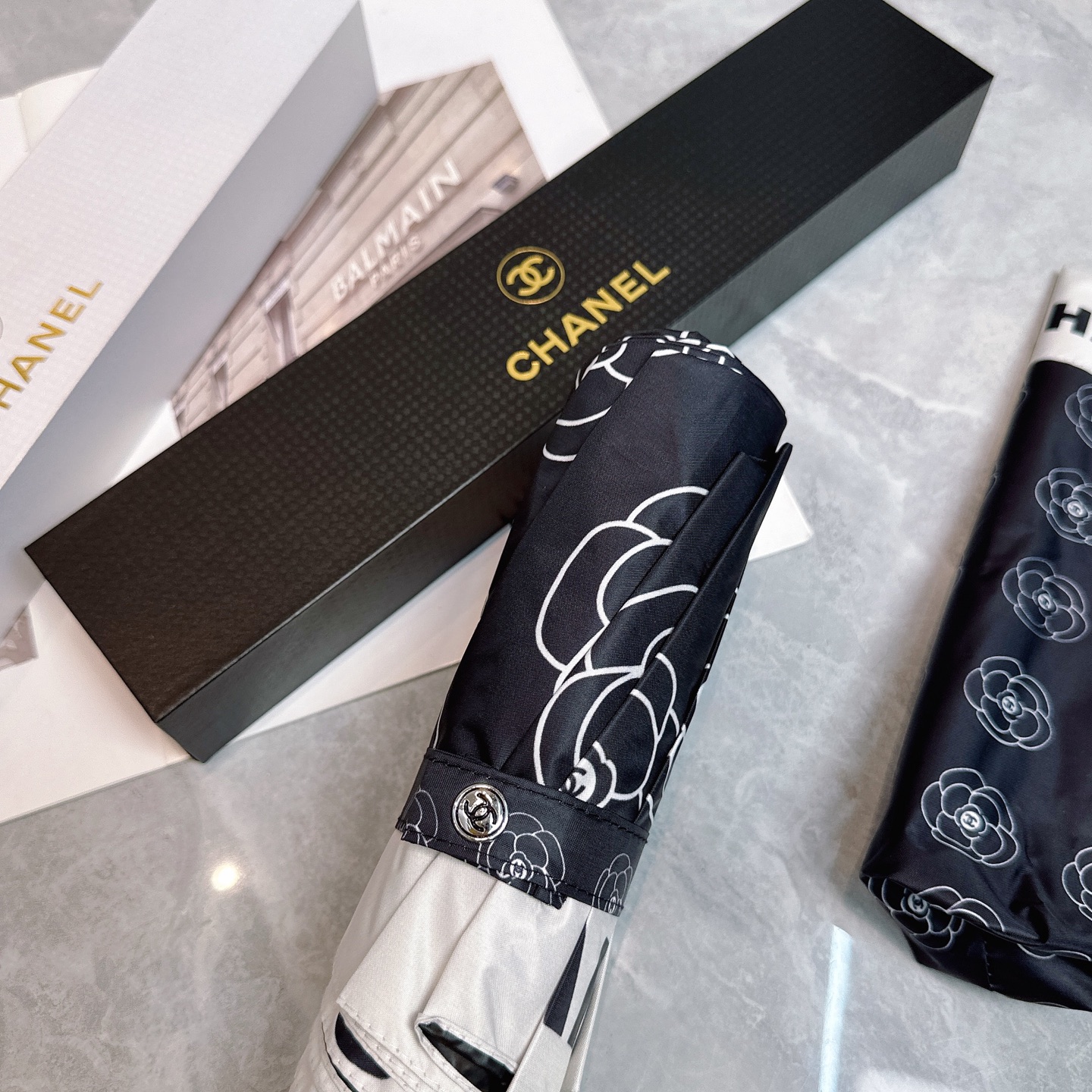  CHANEL（香奈儿）夏季新款 全自动折叠晴雨伞 
黑色涂层防晒有效阻隔紫外线99%，UPF>50 

