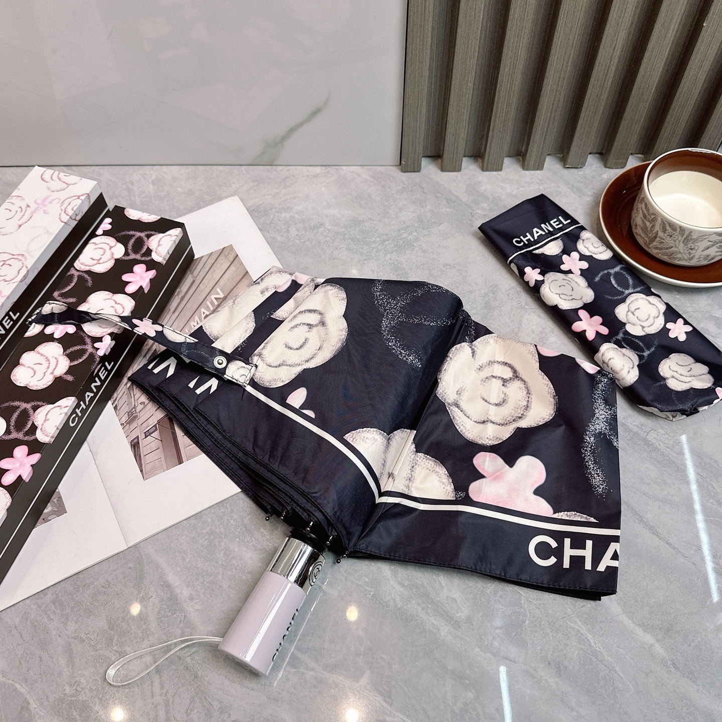  CHANEL（香奈儿）夏季新款 全自动折叠晴雨伞 
黑色涂层防晒有效阻隔紫外线99%，UPF>50 
