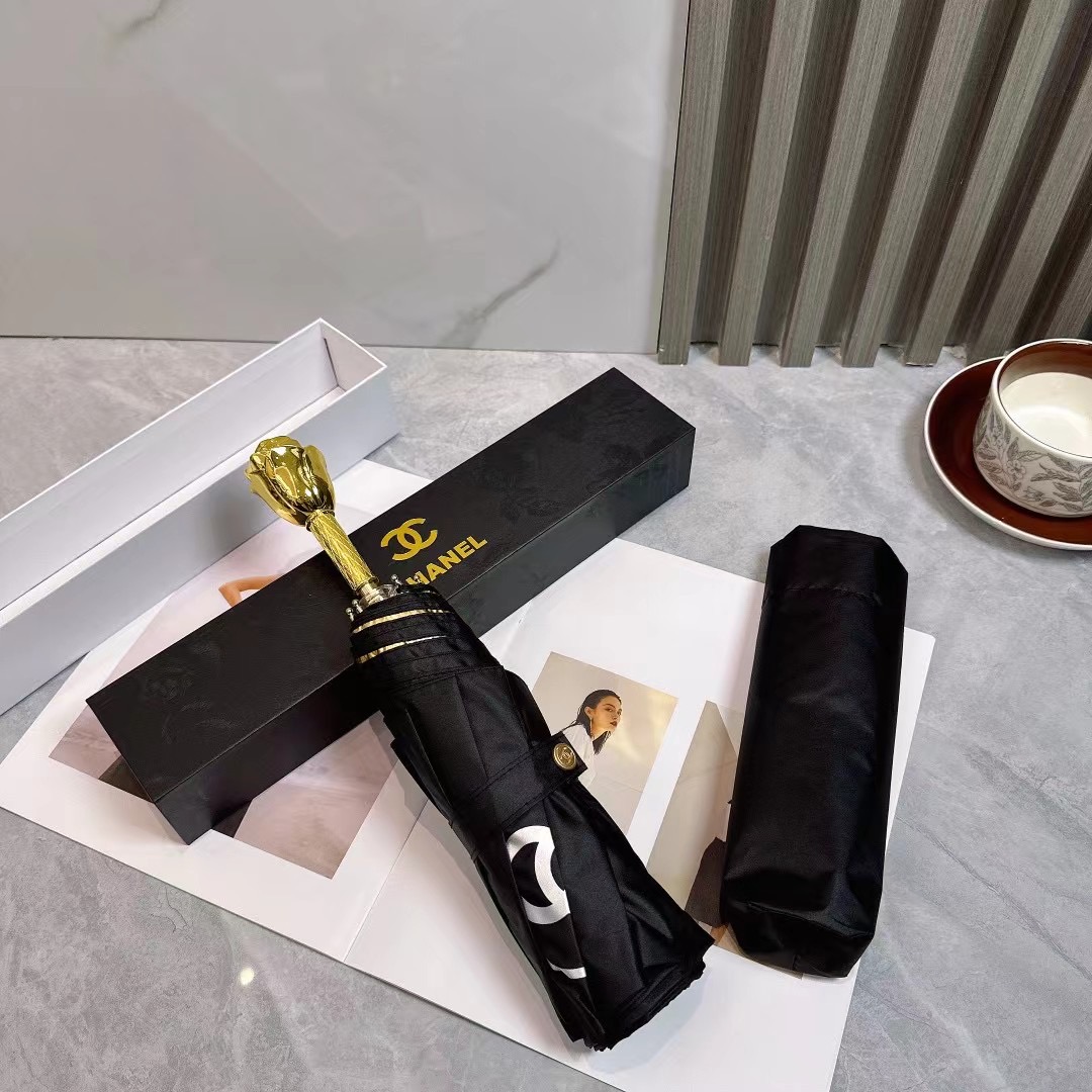  香奈儿（CHANEL）三折手开款💋💋💋 高端玫瑰花手柄专柜夏季新款 采用加镁铝合金伞骨超轻超坚韧 很有