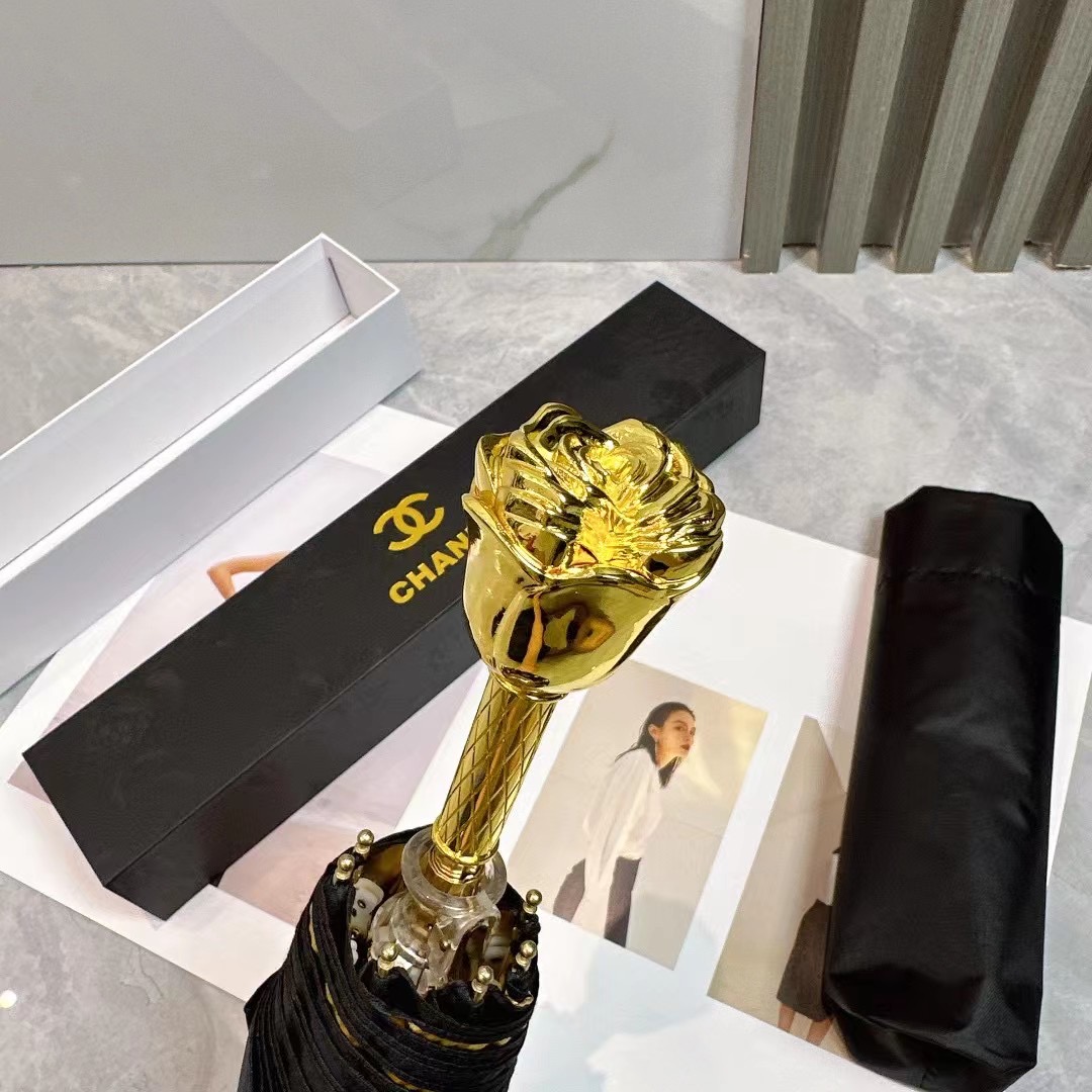  香奈儿（CHANEL）三折手开款💋💋💋 高端玫瑰花手柄专柜夏季新款 采用加镁铝合金伞骨超轻超坚韧 很有