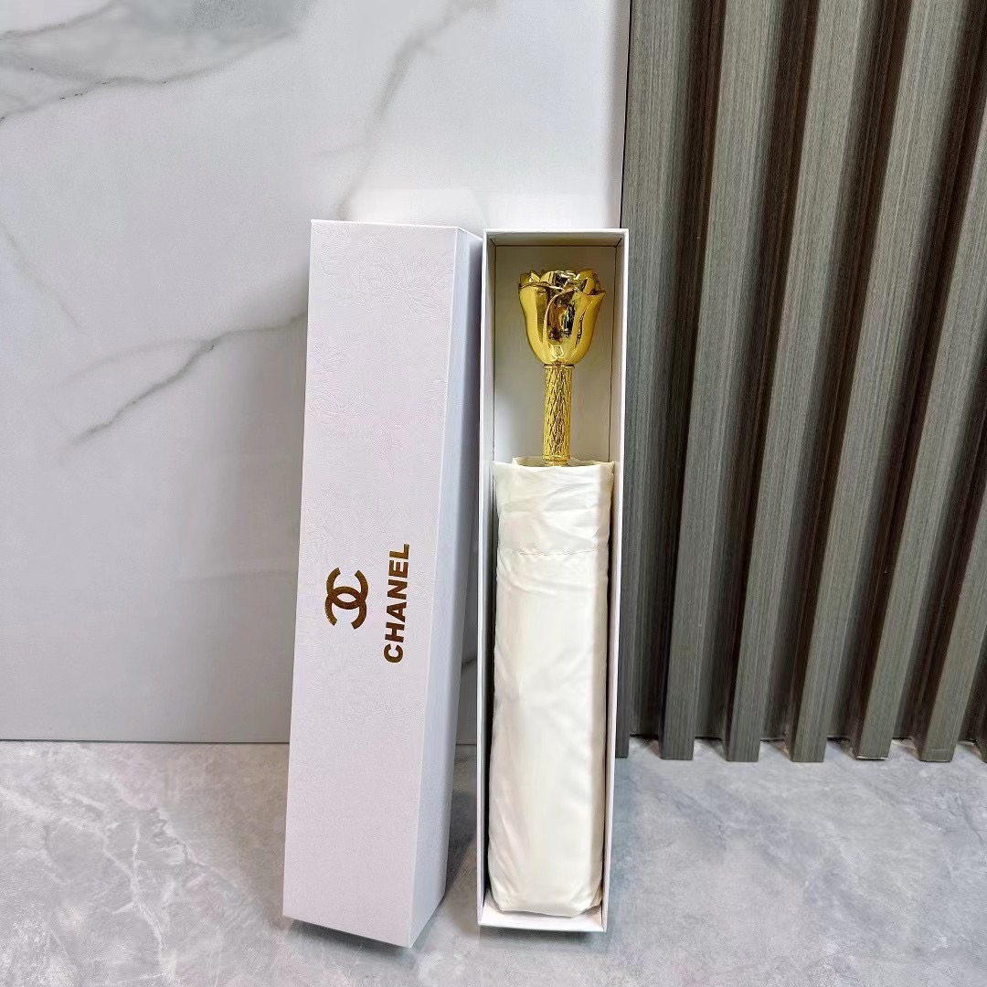  香奈儿（CHANEL）三折手开款💋💋💋 高端玫瑰花手柄专柜夏季新款 采用加镁铝合金伞骨超轻超坚韧 很有