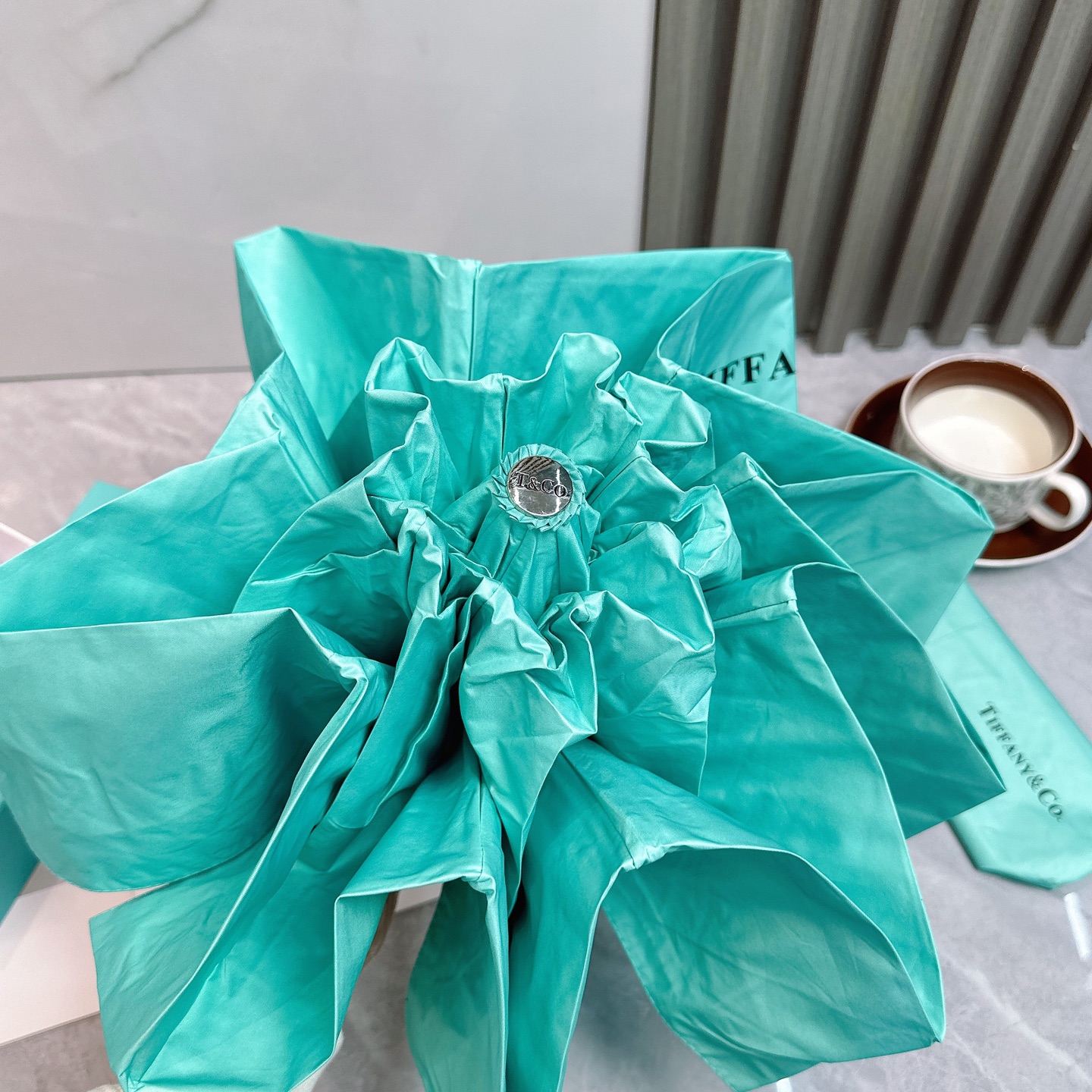  Tiffany蒂芙尼 限量版水晶五折口袋伞 水晶球中装满亮晶晶的闪光粉末 折射出对你的守护 还能有比这
