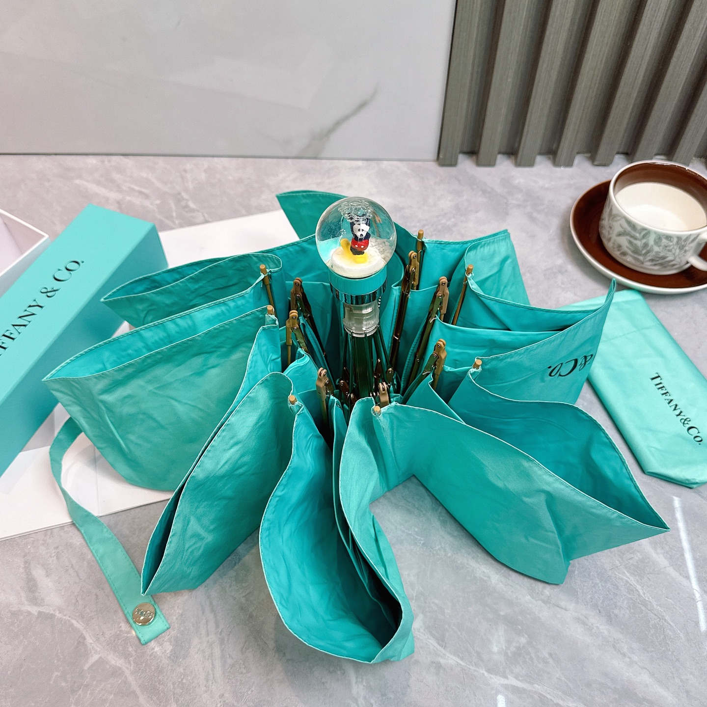 Tiffany蒂芙尼 限量版水晶五折口袋伞 水晶球中装满亮晶晶的闪光粉末 折射出对你的守护 还能有比这