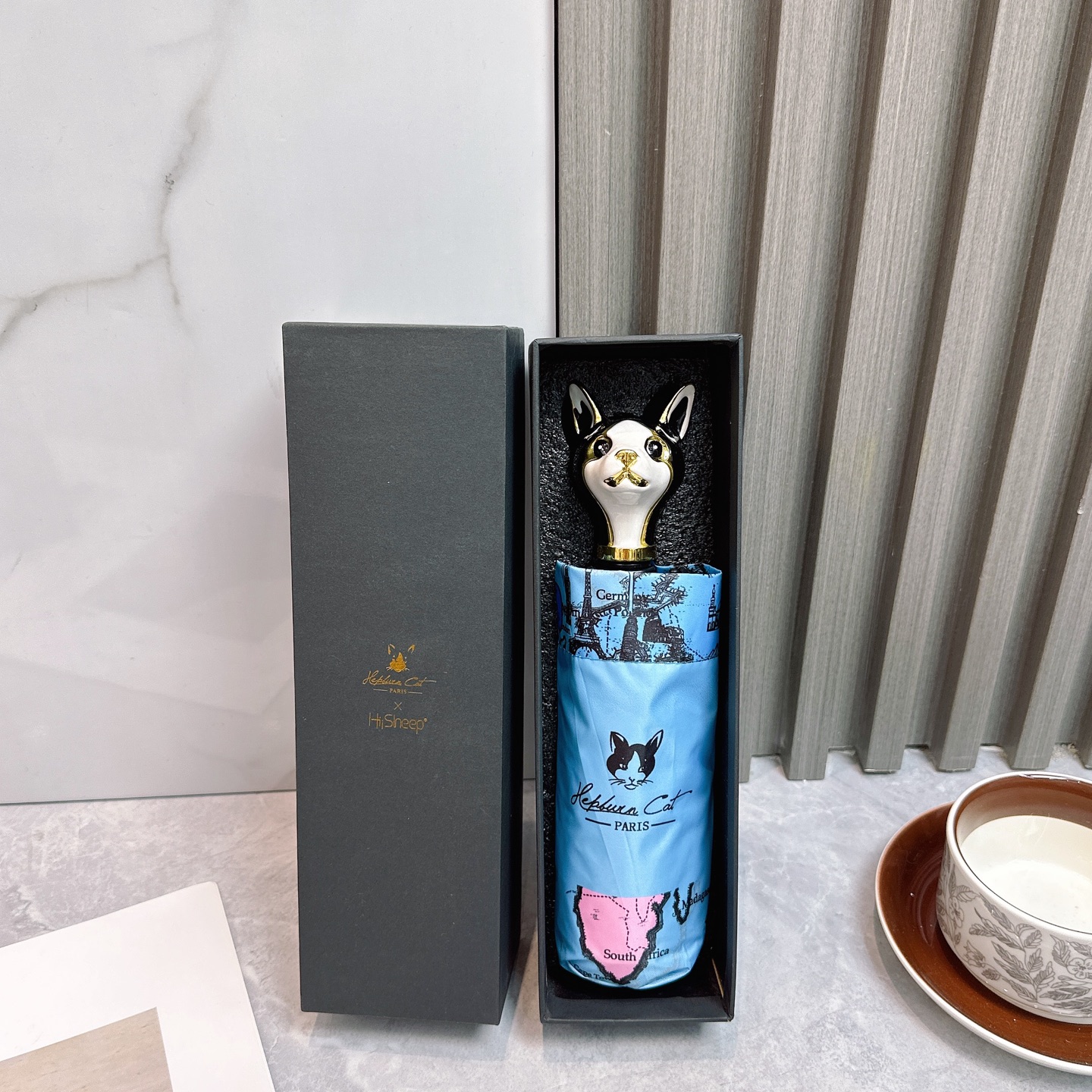  HePburCat 赫本猫 天生娇贵，气质非凡 时尚指数爆表 不论晴天雨天使用都相得益彰 使用进口UV