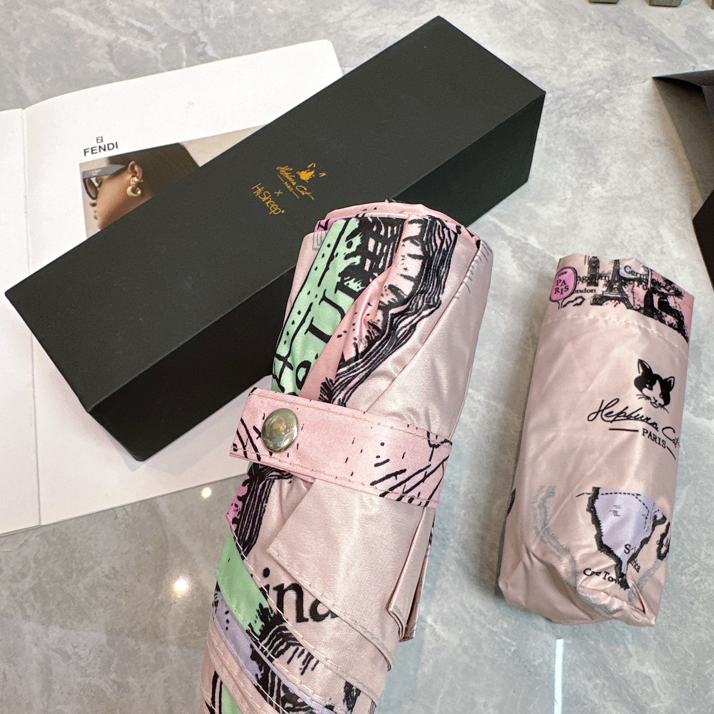  HePburCat 赫本猫 天生娇贵，气质非凡 时尚指数爆表 不论晴天雨天使用都相得益彰 使用进口UV