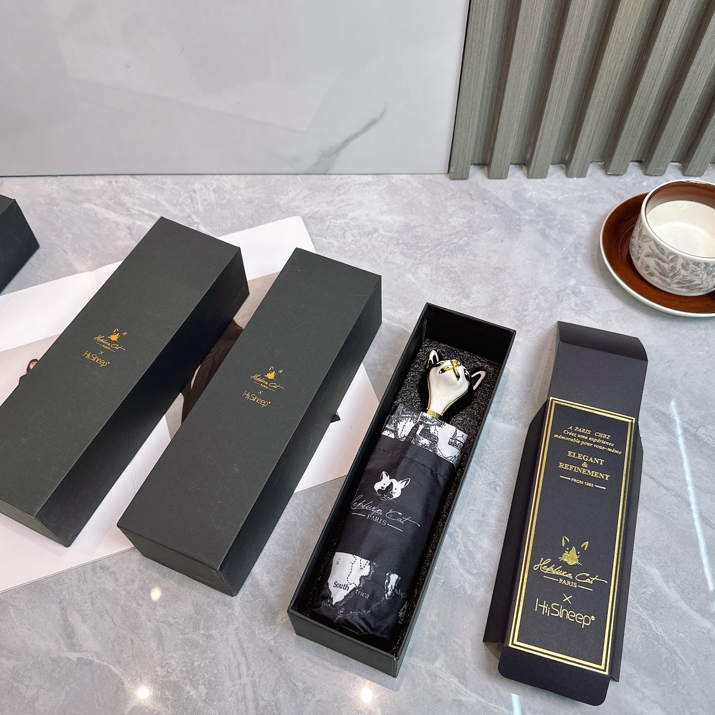  HePburCat 赫本猫 天生娇贵，气质非凡 时尚指数爆表 不论晴天雨天使用都相得益彰 使用进口UV