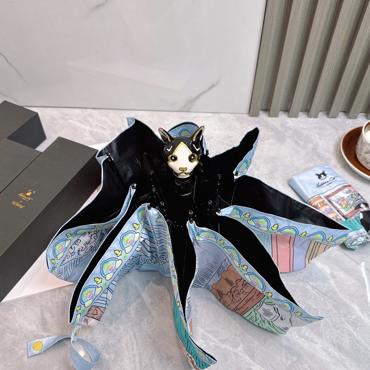 HePburCat 赫本猫 天生娇贵，气质非凡 时尚指数爆表 不论晴天雨天使用都相得益彰 使用进口UV