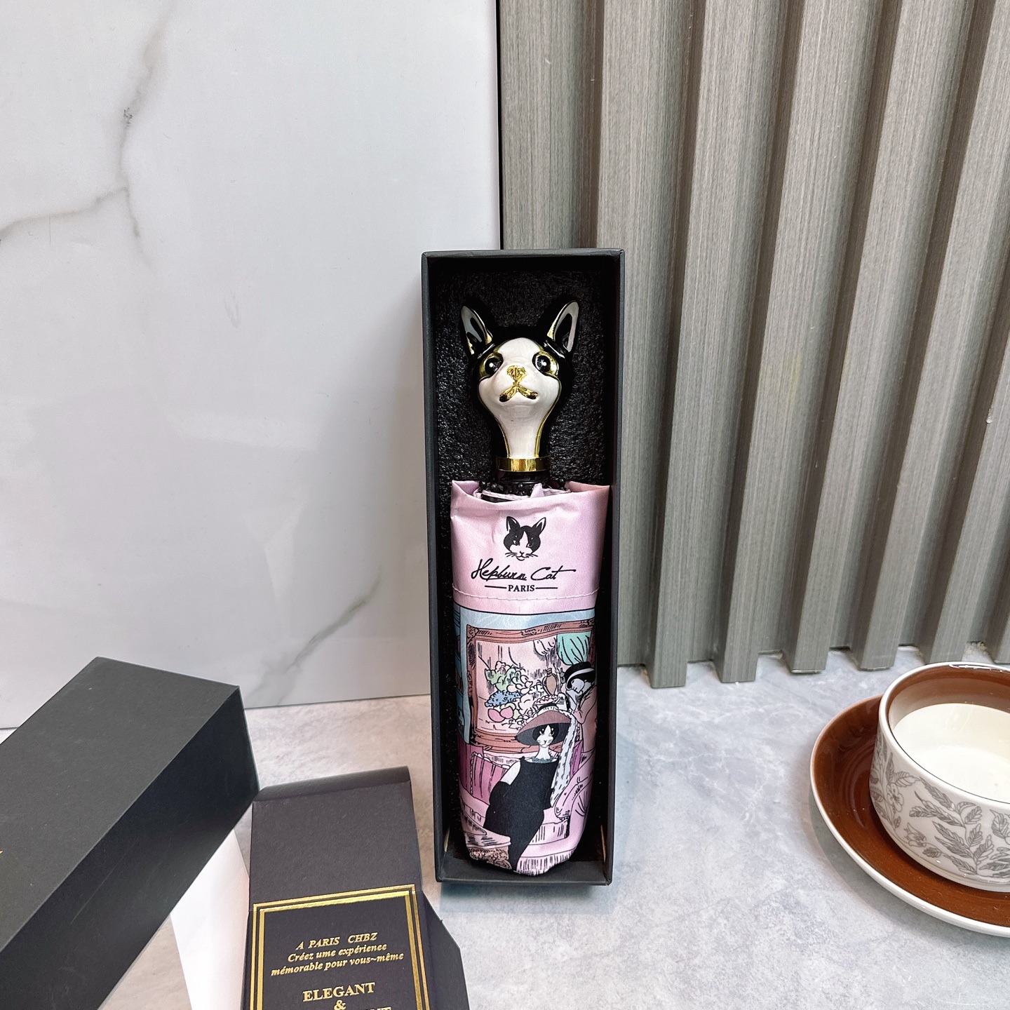  HePburCat 赫本猫 天生娇贵，气质非凡 时尚指数爆表 不论晴天雨天使用都相得益彰 使用进口UV