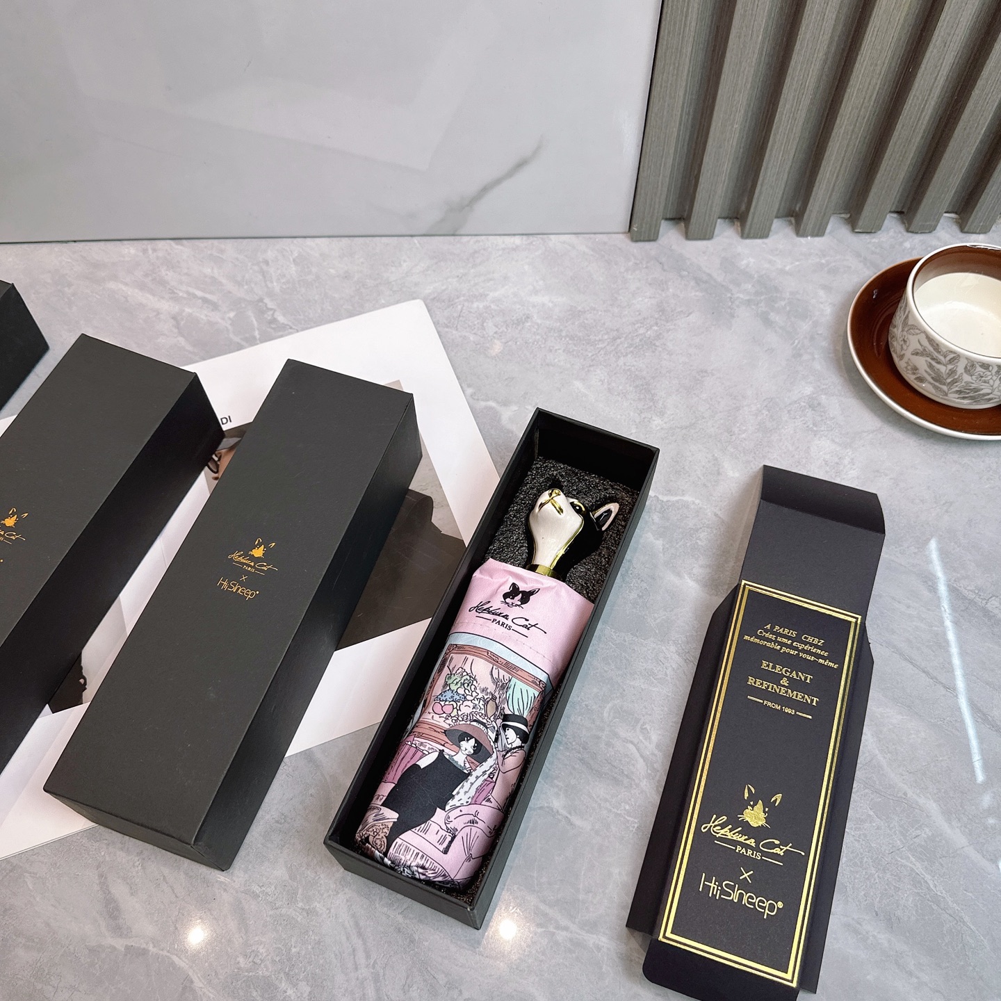  HePburCat 赫本猫 天生娇贵，气质非凡 时尚指数爆表 不论晴天雨天使用都相得益彰 使用进口UV