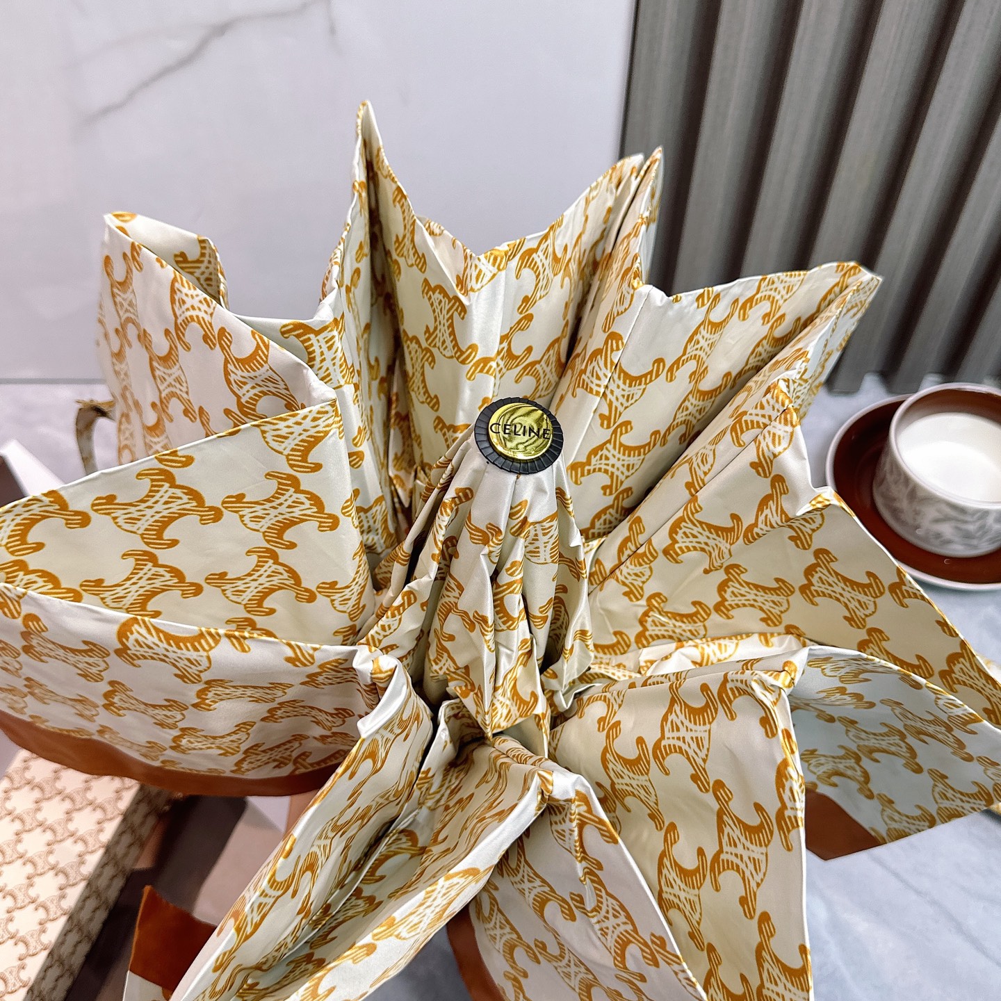  CELINE（赛琳）🌂🌂最新款全自动折叠晴雨伞 超有女人味的新款 采用Nano Polymer com
