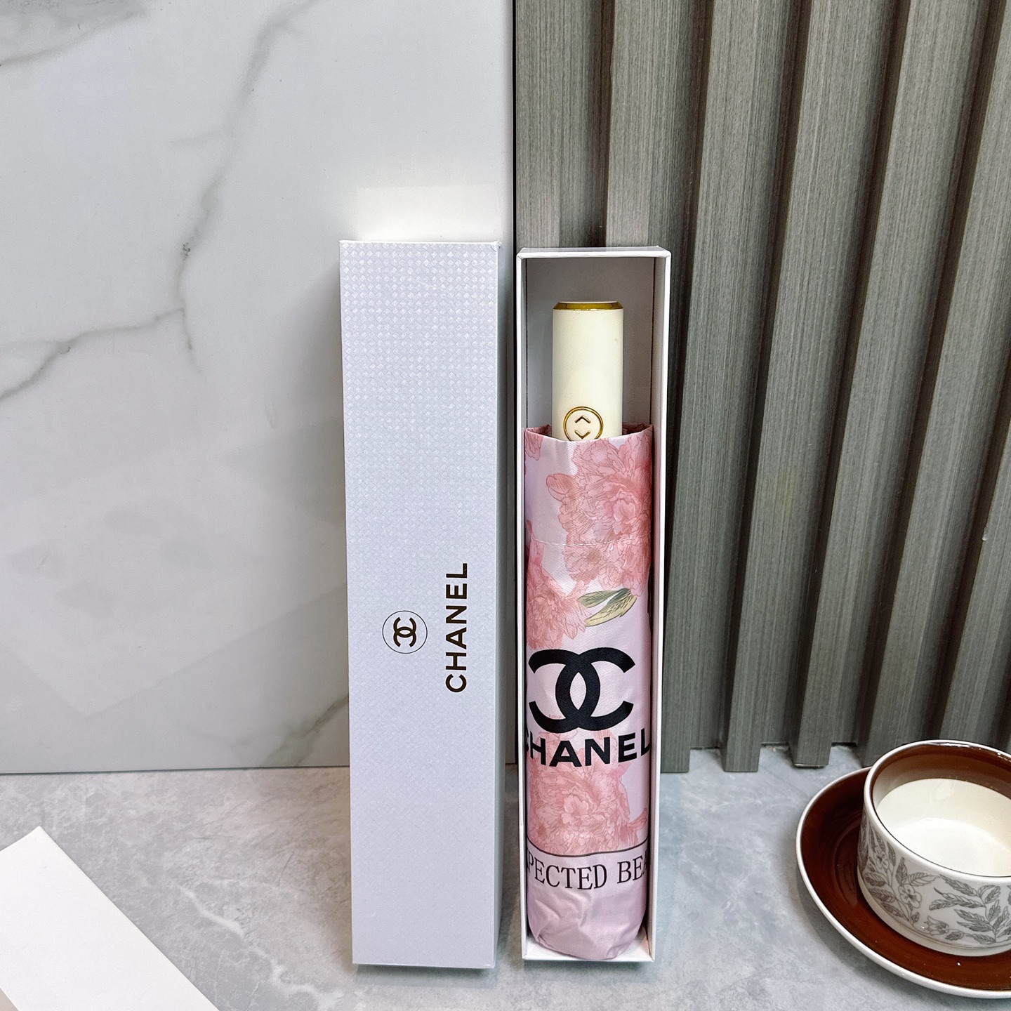  CHANEL（香奈儿）夏季新款 全自动折叠晴雨伞 
黑色涂层防晒有效阻隔紫外线99%，UPF>50 
