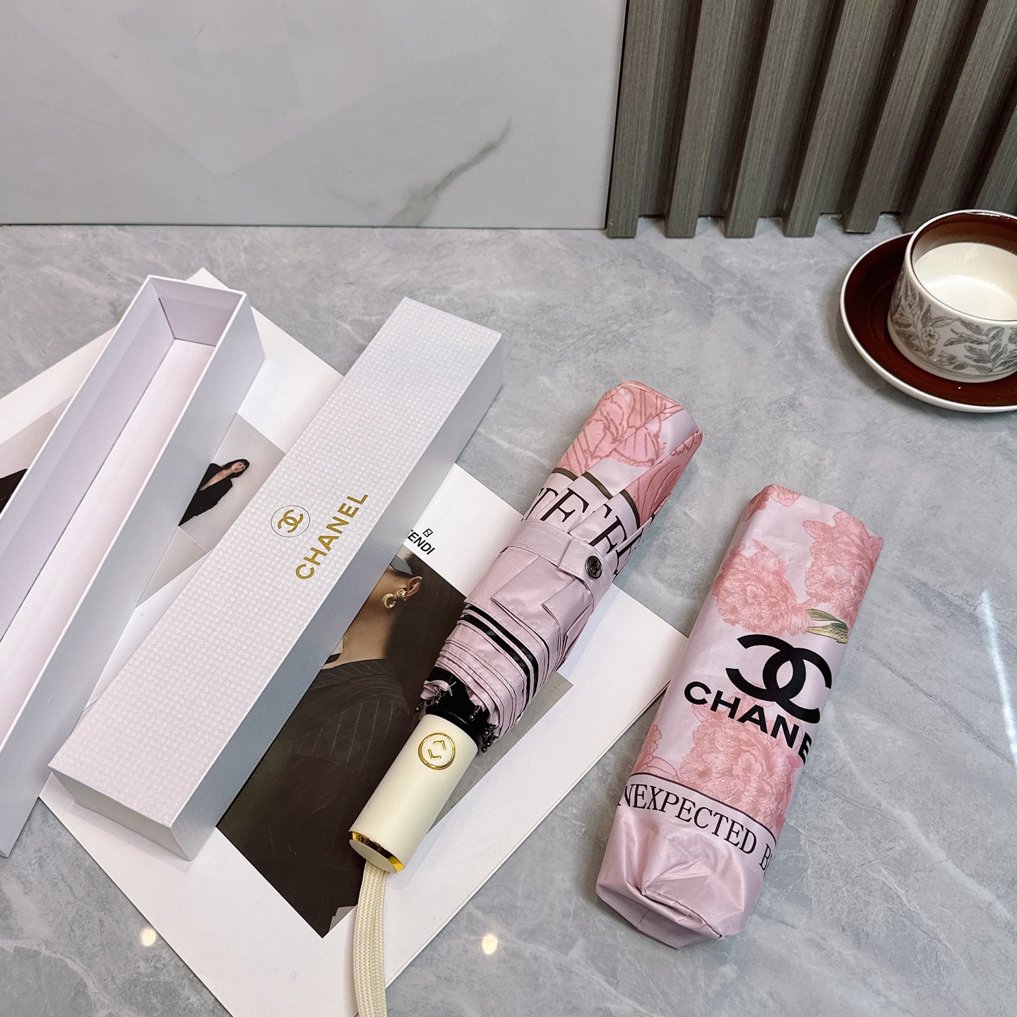  CHANEL（香奈儿）夏季新款 全自动折叠晴雨伞 
黑色涂层防晒有效阻隔紫外线99%，UPF>50 
