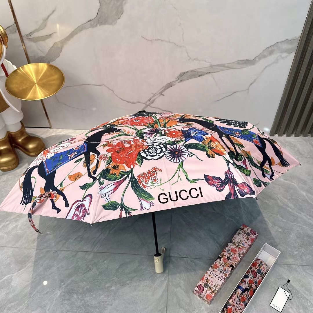   GUCCI（古驰 ）夏季新款 折叠晴雨伞 
黑色涂层防晒有效阻隔紫外线99%，UPF>50 
所以能