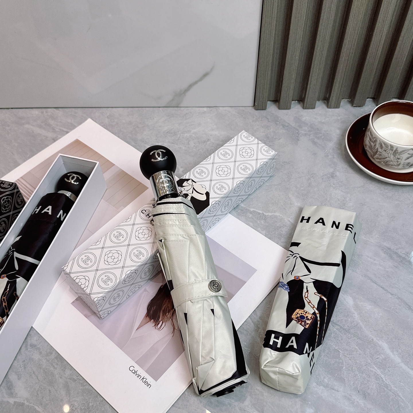  CHANEL（香奈儿）夏季新款 全自动折叠晴雨伞 
黑色涂层防晒有效阻隔紫外线99%，UPF>50 
