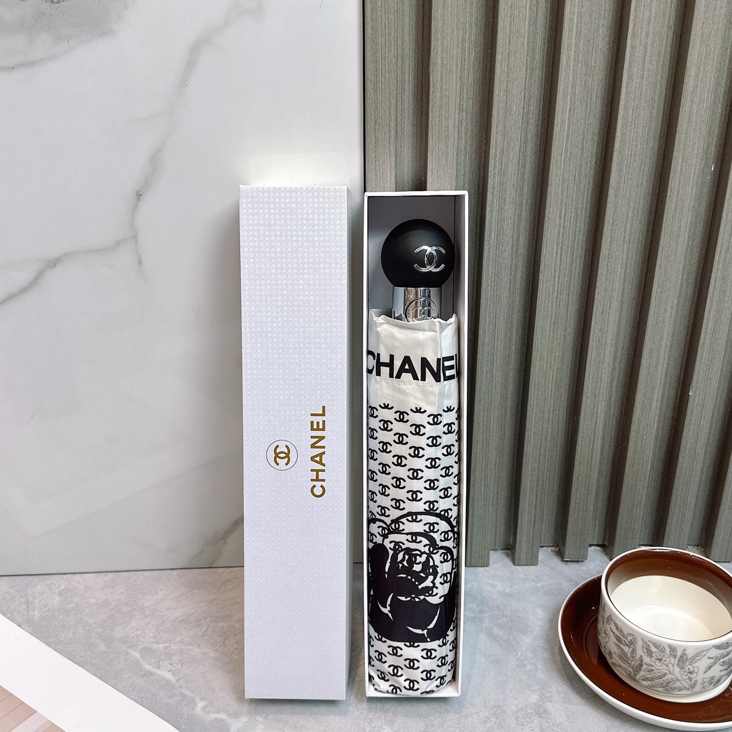  CHANEL（香奈儿）夏季新款 全自动折叠晴雨伞 
黑色涂层防晒有效阻隔紫外线99%，UPF>50 
