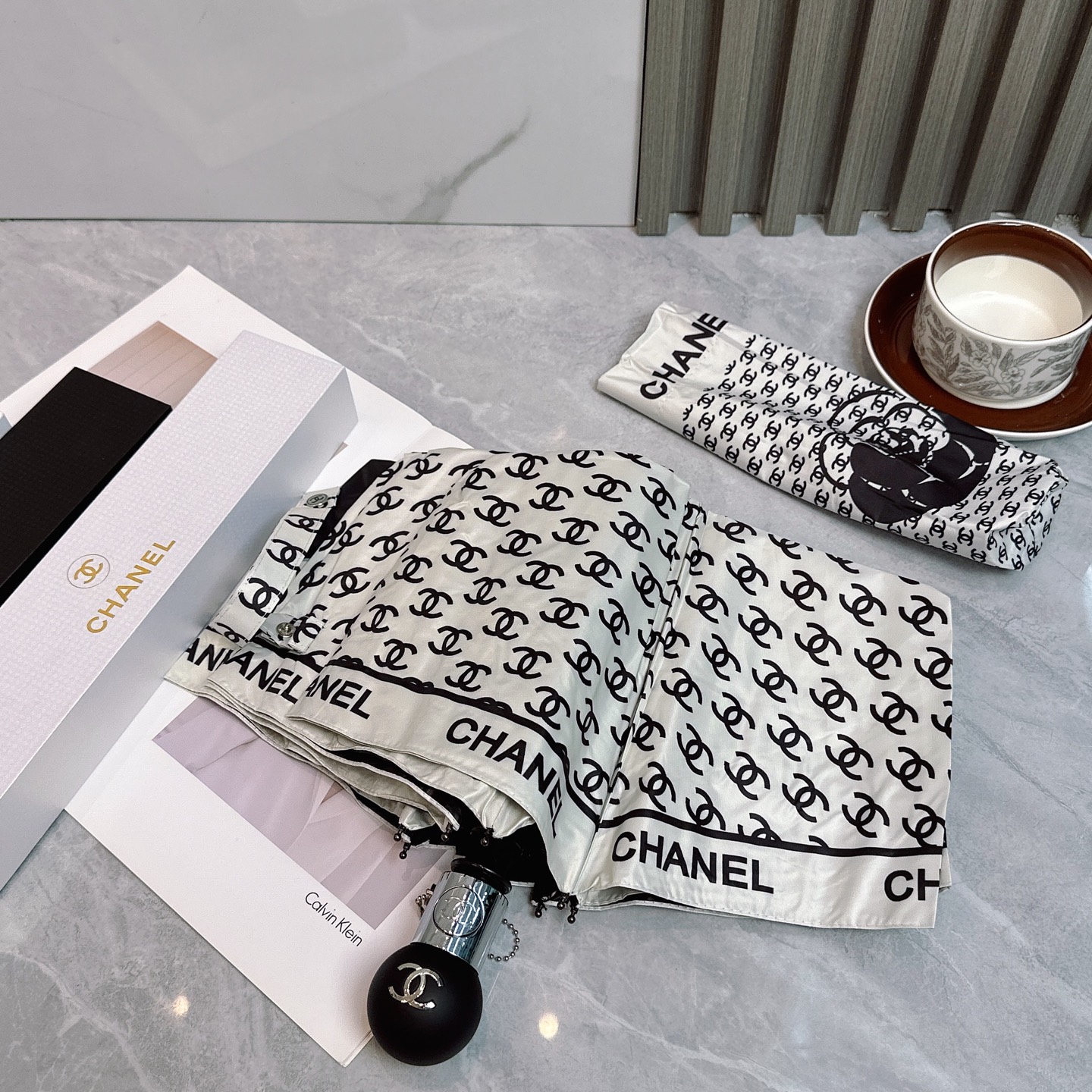  CHANEL（香奈儿）夏季新款 全自动折叠晴雨伞 
黑色涂层防晒有效阻隔紫外线99%，UPF>50 
