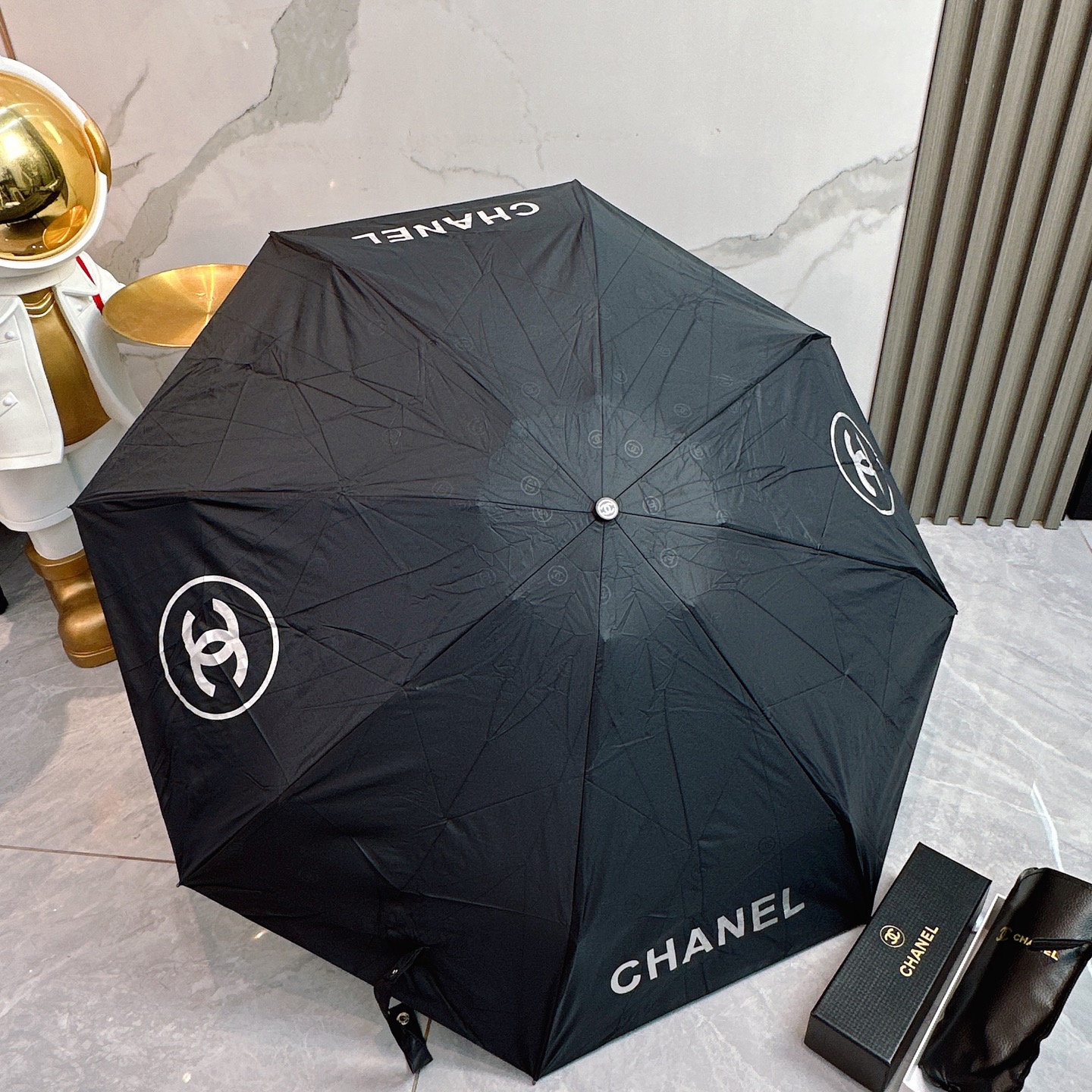  CHANEL（香奈儿） 珍珠手柄配皮套伞套 2024新款 五折 折叠晴雨伞  时尚原单代工品质 细节精