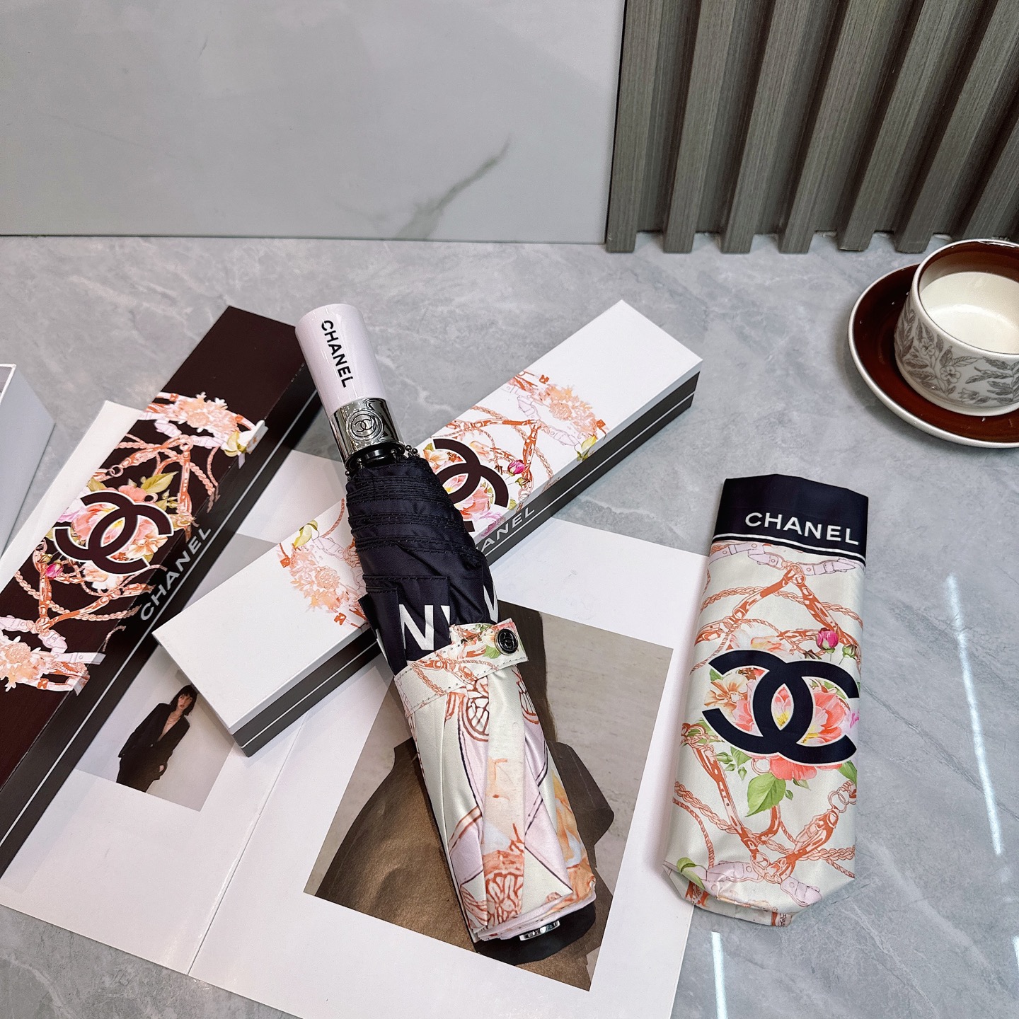  CHANEL（香奈儿）2025夏季新款 全自动折叠晴雨伞 
黑色涂层防晒有效阻隔紫外线99%，UPF>
