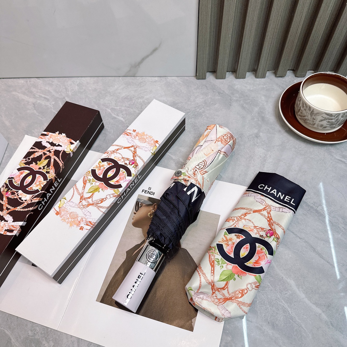  CHANEL（香奈儿）2025夏季新款 全自动折叠晴雨伞 
黑色涂层防晒有效阻隔紫外线99%，UPF>
