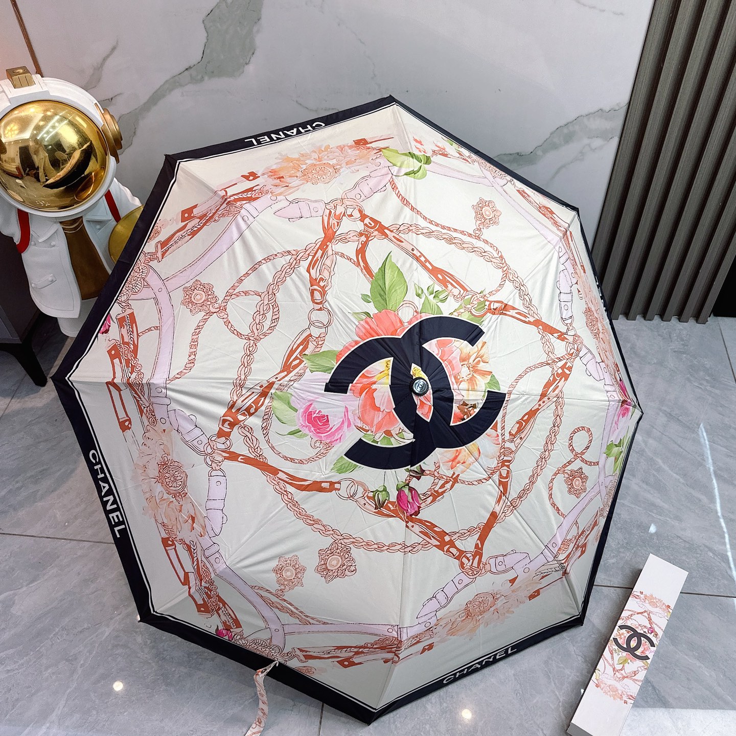  CHANEL（香奈儿）2025夏季新款 全自动折叠晴雨伞 
黑色涂层防晒有效阻隔紫外线99%，UPF>
