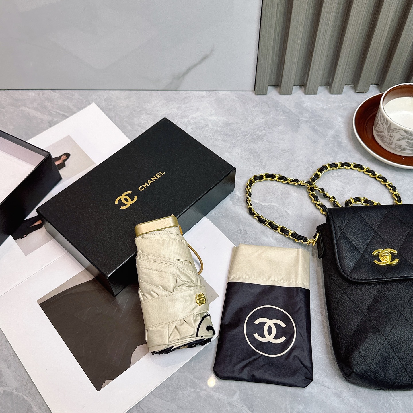 CHANEL（香奈儿）2025夏季新款 拼接五折晴雨伞 配送链包配套礼盒 链包可放手机 ，时尚博主人手