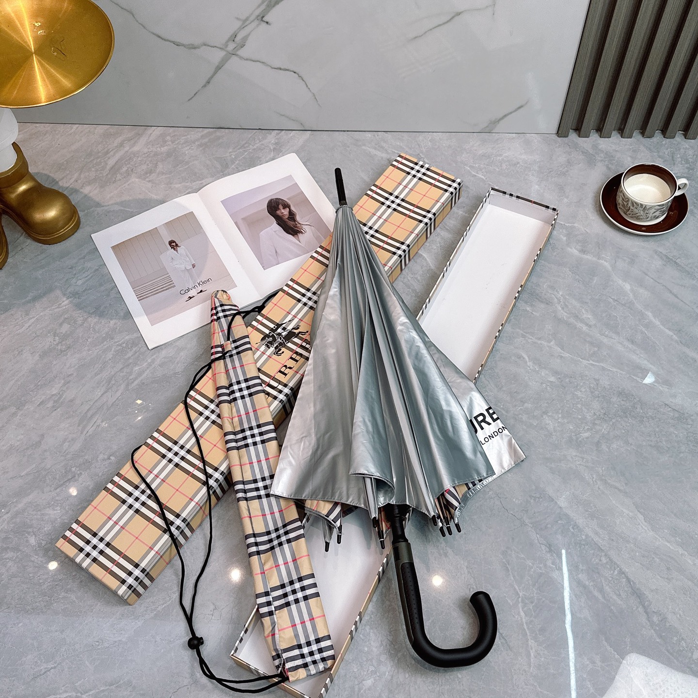   BURBERRY（巴宝莉）直杆长伞 原版包装+防尘布袋 高端手柄 贴合手掌更舒适火爆时尚单品，超轻铝