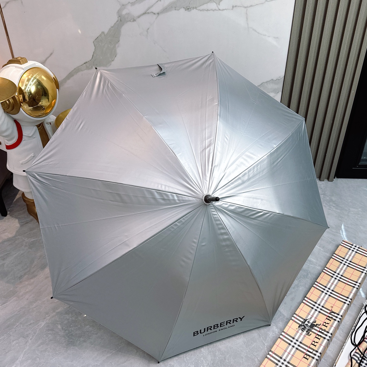   BURBERRY（巴宝莉）直杆长伞 原版包装+防尘布袋 高端手柄 贴合手掌更舒适火爆时尚单品，超轻铝