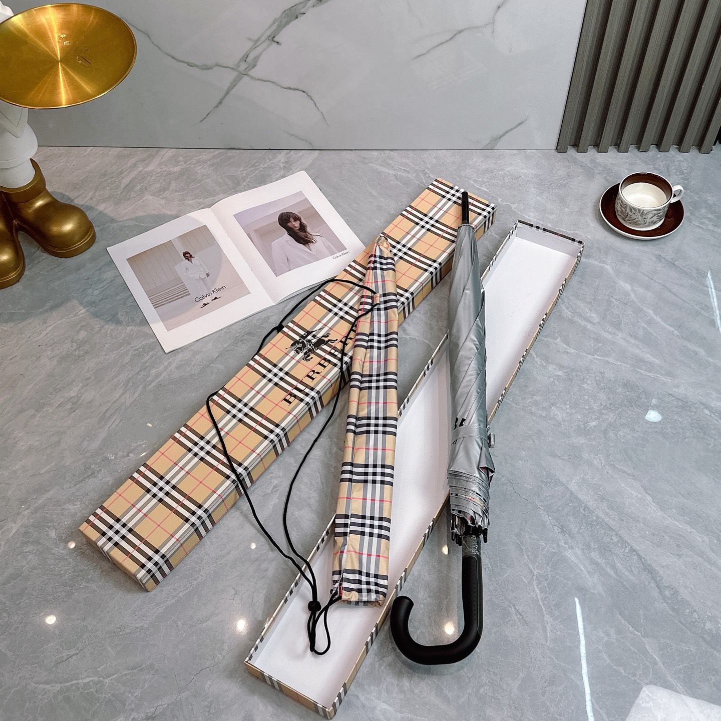   BURBERRY（巴宝莉）直杆长伞 原版包装+防尘布袋 高端手柄 贴合手掌更舒适火爆时尚单品，超轻铝
