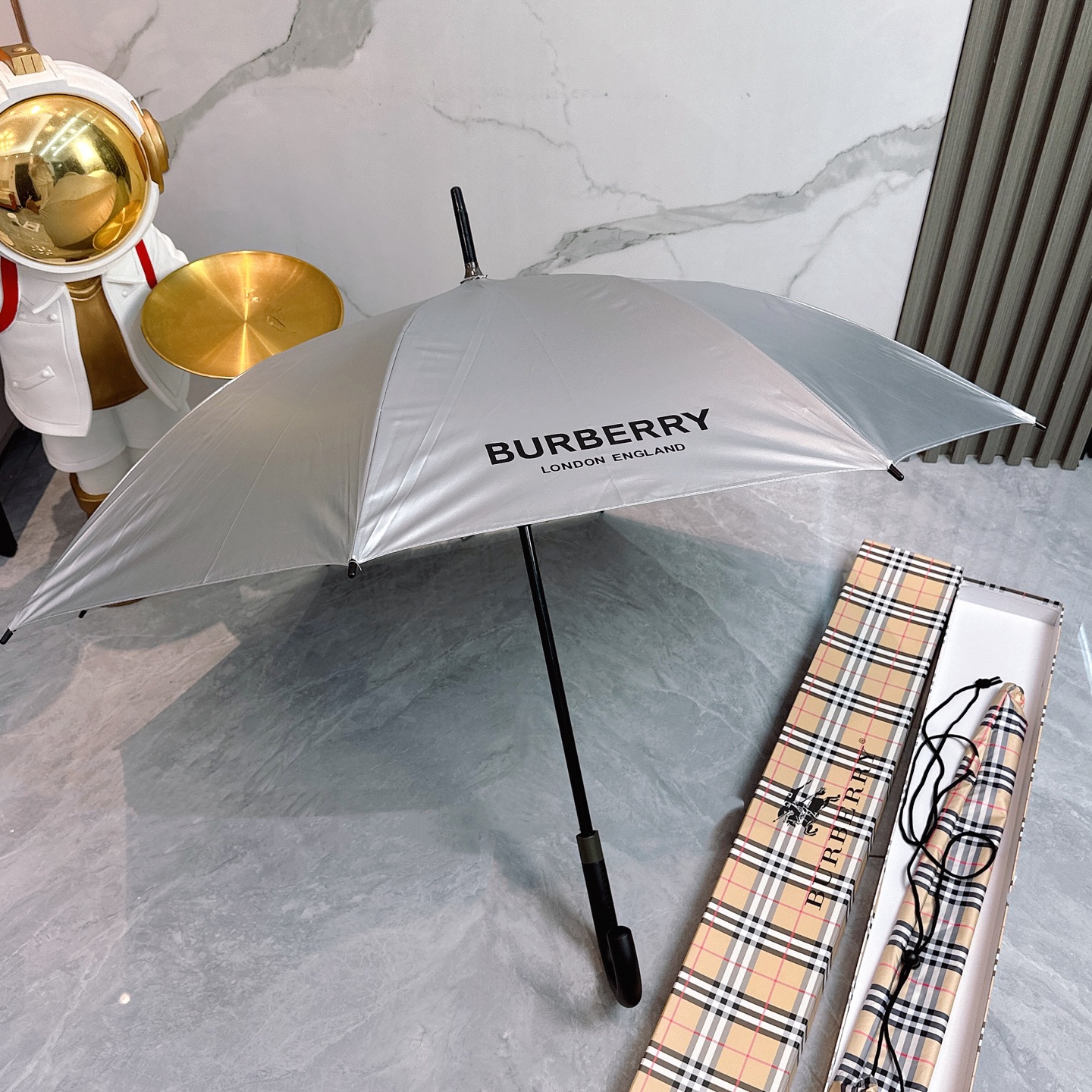   BURBERRY（巴宝莉）直杆长伞 原版包装+防尘布袋 高端手柄 贴合手掌更舒适火爆时尚单品，超轻铝