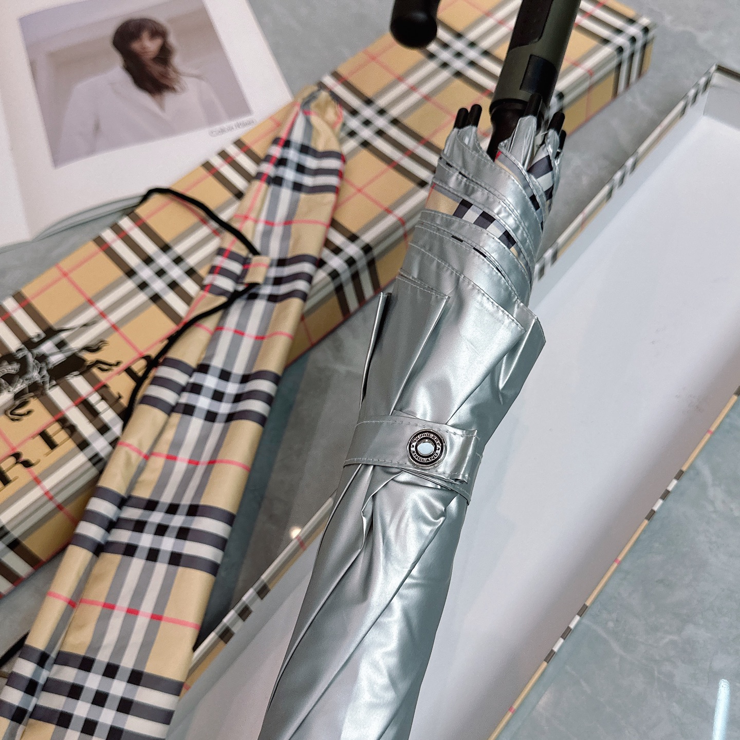   BURBERRY（巴宝莉）直杆长伞 原版包装+防尘布袋 高端手柄 贴合手掌更舒适火爆时尚单品，超轻铝