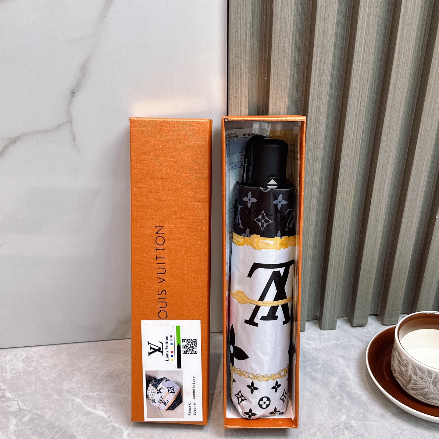  LV 路易威登三折防晒睛雨伞🔥🔥 2055夏季新款 全自动折叠晴雨伞 
内里黑色涂层防晒有效阻隔紫外线