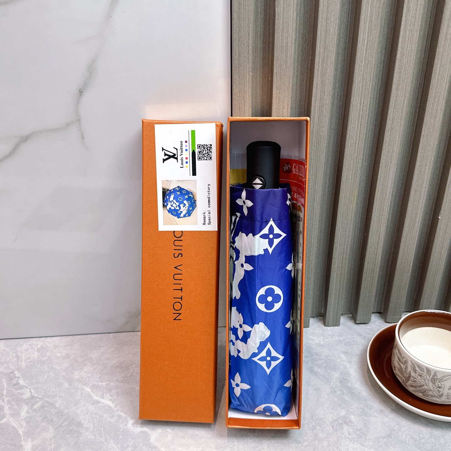  LV 路易威登三折防晒睛雨伞🔥🔥 2055夏季新款 全自动折叠晴雨伞 
内里黑色涂层防晒有效阻隔紫外线